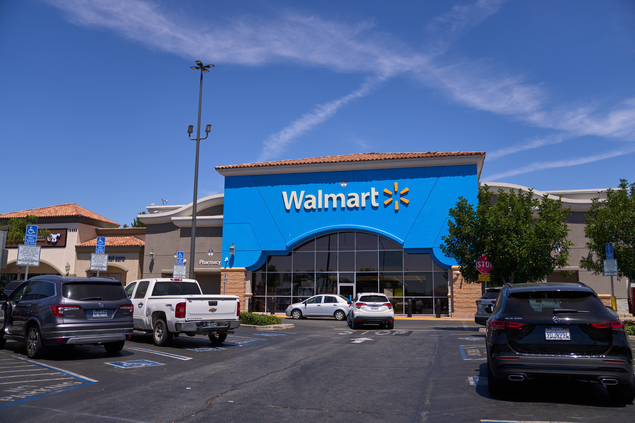 Los consumidores estadounidenses afrontan una caída del gasto a medida que se agotan las devoluciones de impuestos de Trump