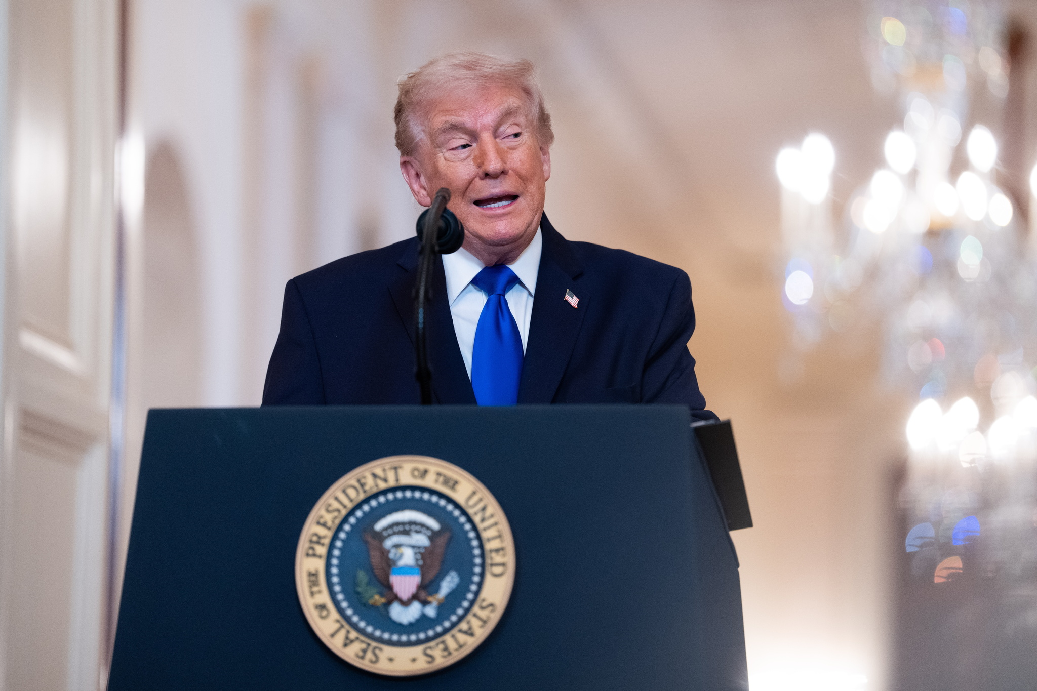 El arancel global de Donald Trump entra en vigor con un 10%