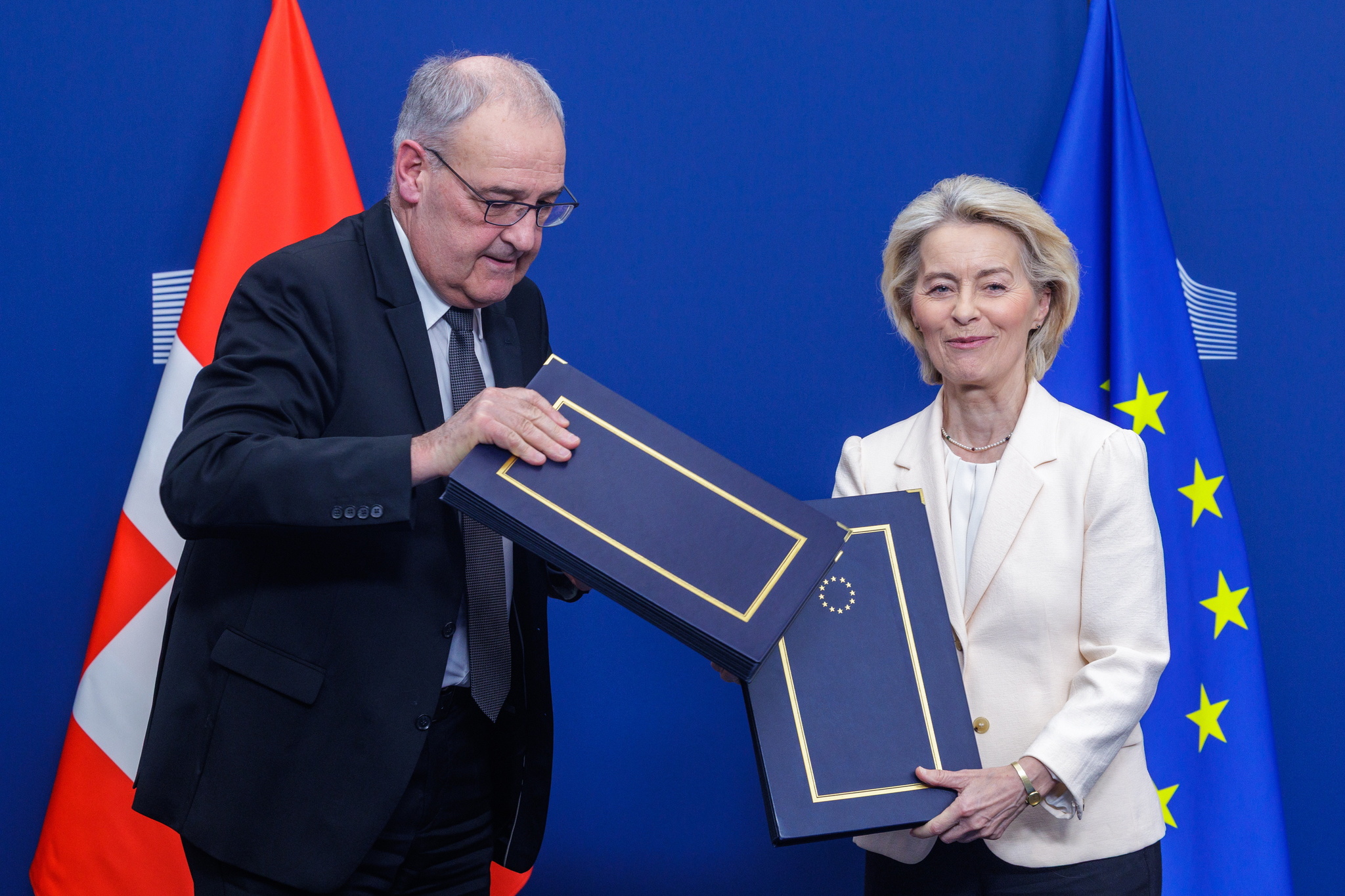 La UE da acceso a Suiza al mercado único a cambio de fondos y regulación