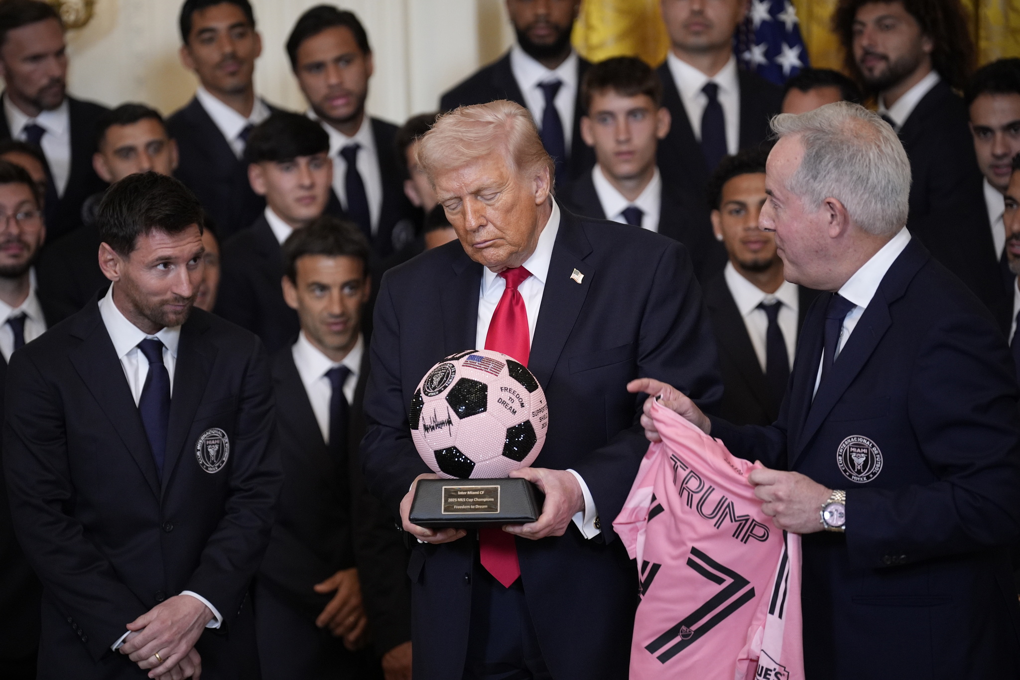 Trump asegura que Cuba «va a caer muy pronto» y será «la guinda del pastel»