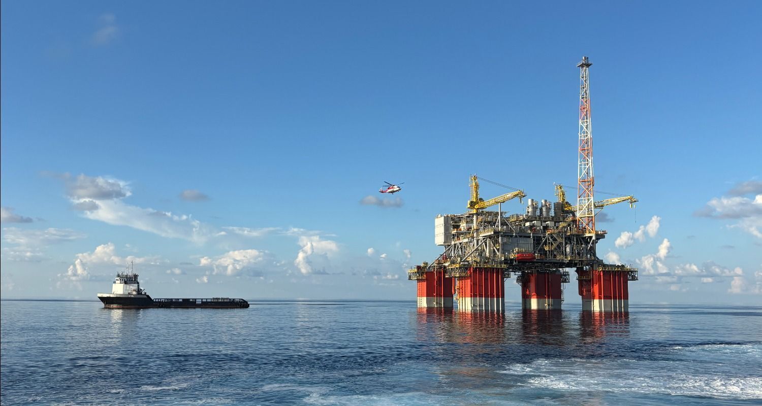 El petróleo se dispara un 28% desde el ataque a Irán y toca los 93 dólares