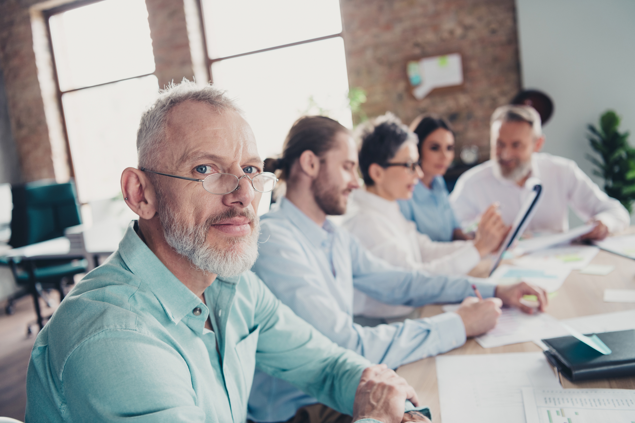 Más de la mitad de las personas de 60 a 64 años trabajaban en 2025, máximos desde 1970