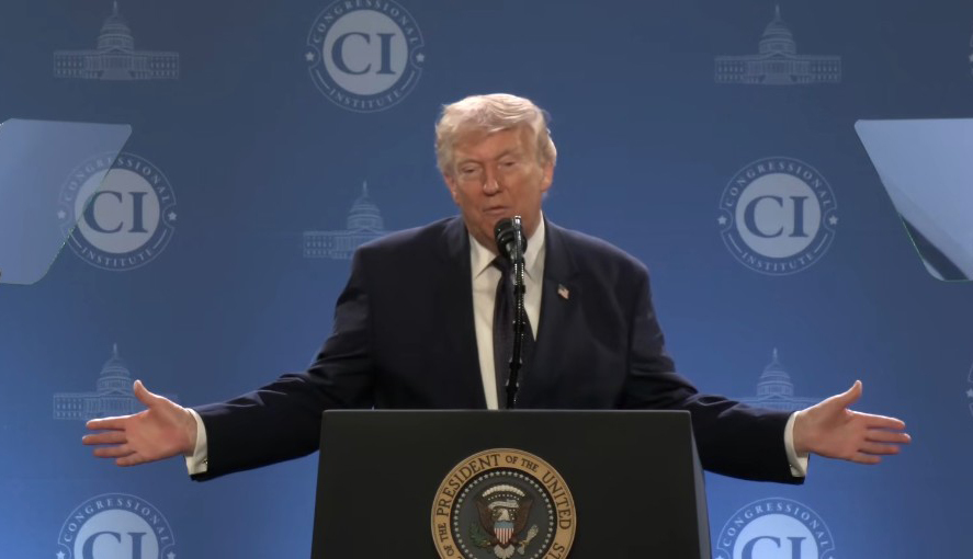 Trump anuncia la suspensión temporal de las sanciones petroleras para reducir precios