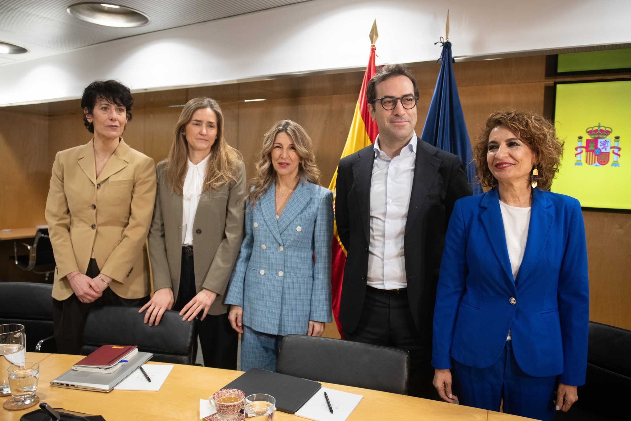 El Gobierno anuncia medidas fiscales para contener los precios de la energía y los carburantes