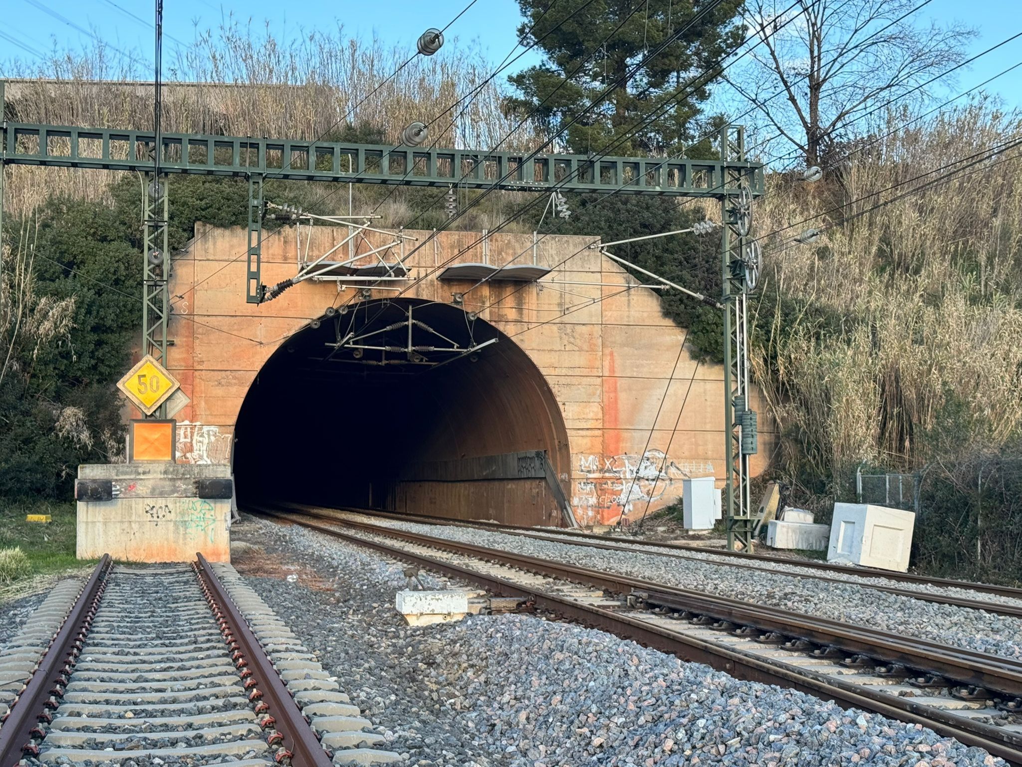 Adif vuelve a cortar la conexión clave para el transporte internacional de mercancías