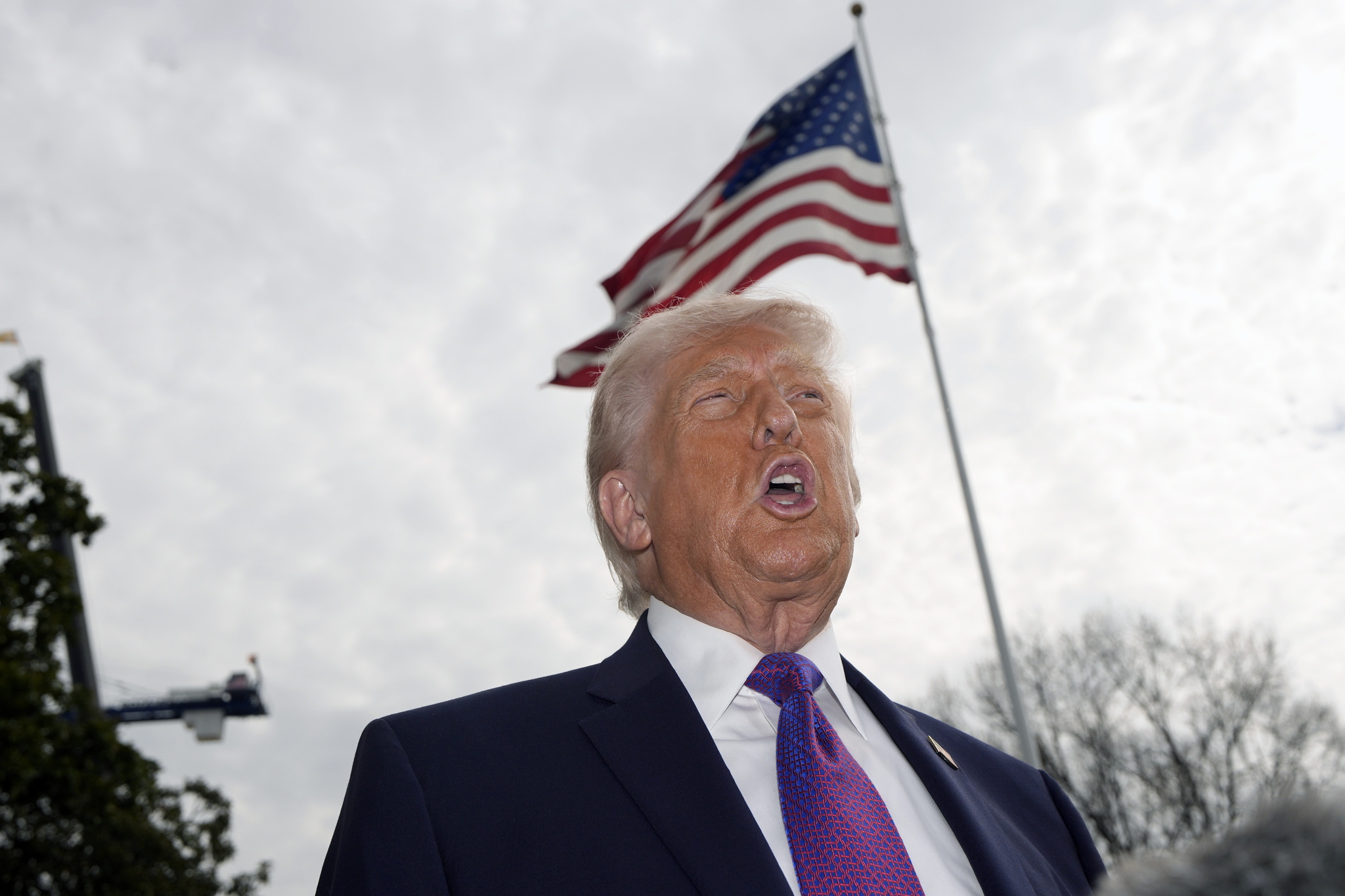 Trump dice que EEUU gana «mucho dinero» cuando suben los precios del petróleo