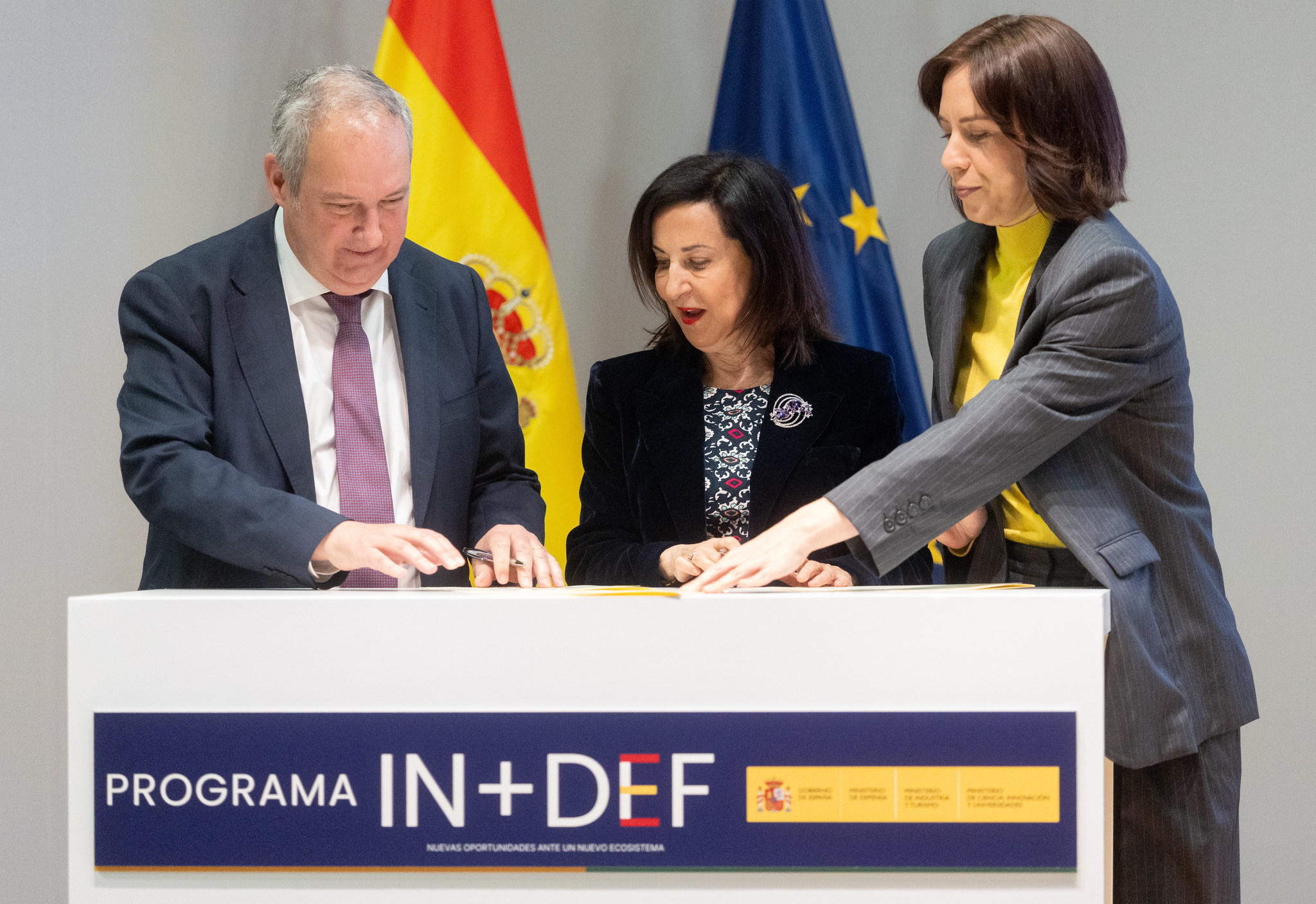 El Gobierno presenta un plan triministerial para potenciar la innovación de las pymes de Defensa