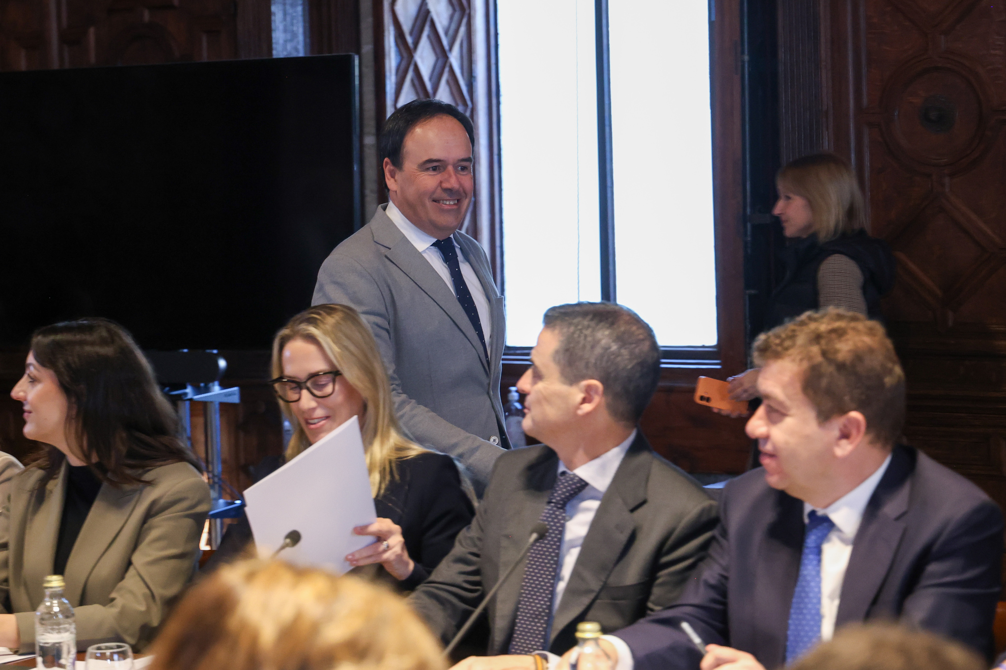 La Generalitat anuncia una línea de 100 millones para empresas afectadas por la guerra