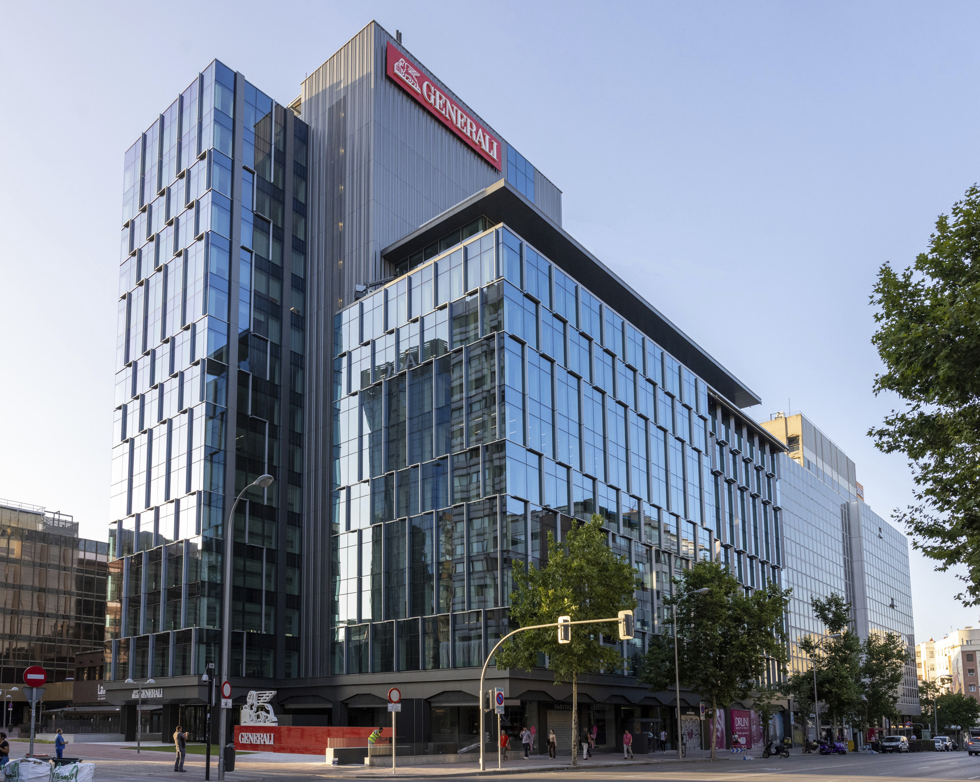 Generali rescata 800 millones de los 2.300 que pagó por Liberty