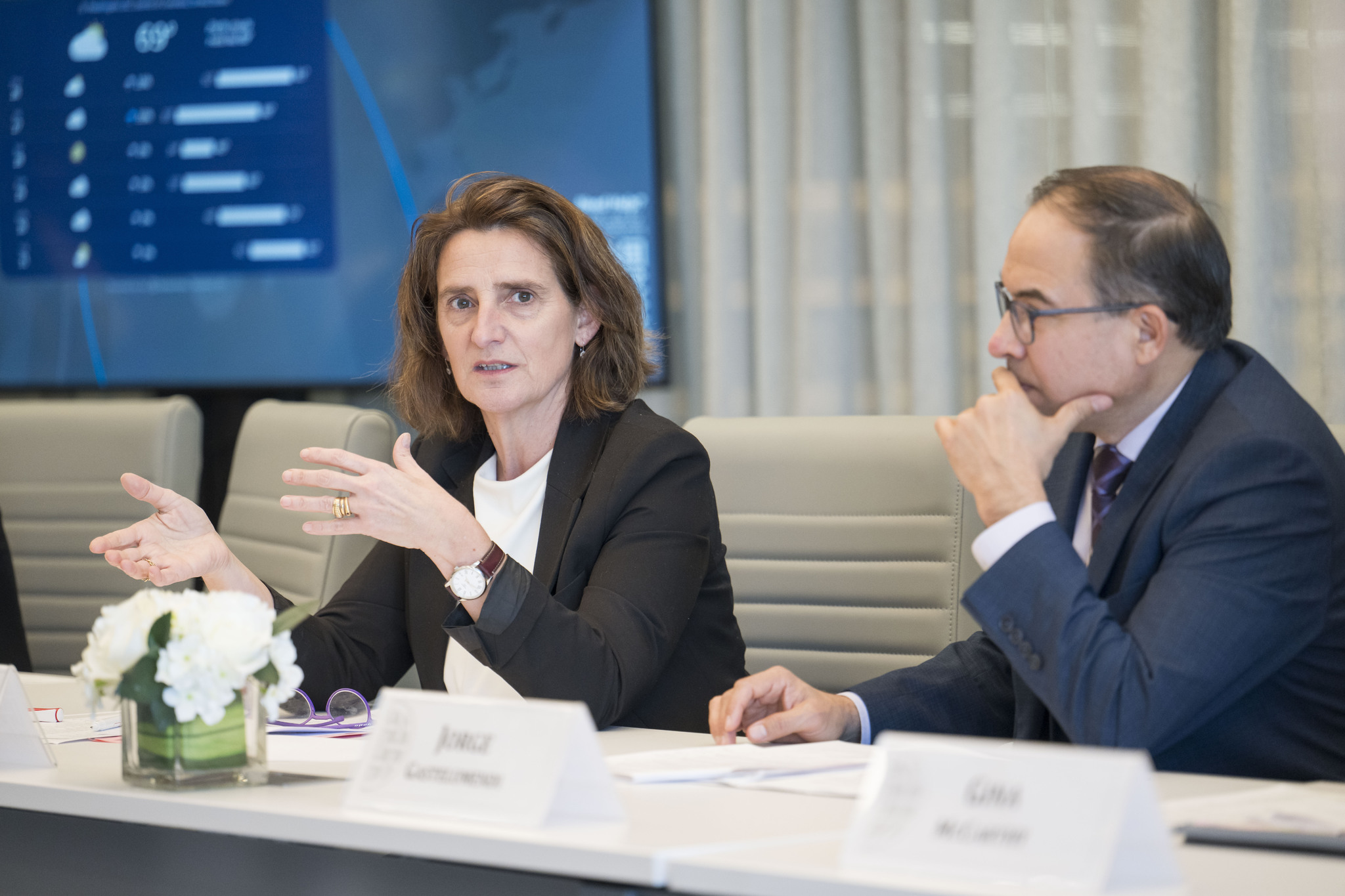 Bruselas relajará las normas sobre fusiones para facilitar gigantes europeos