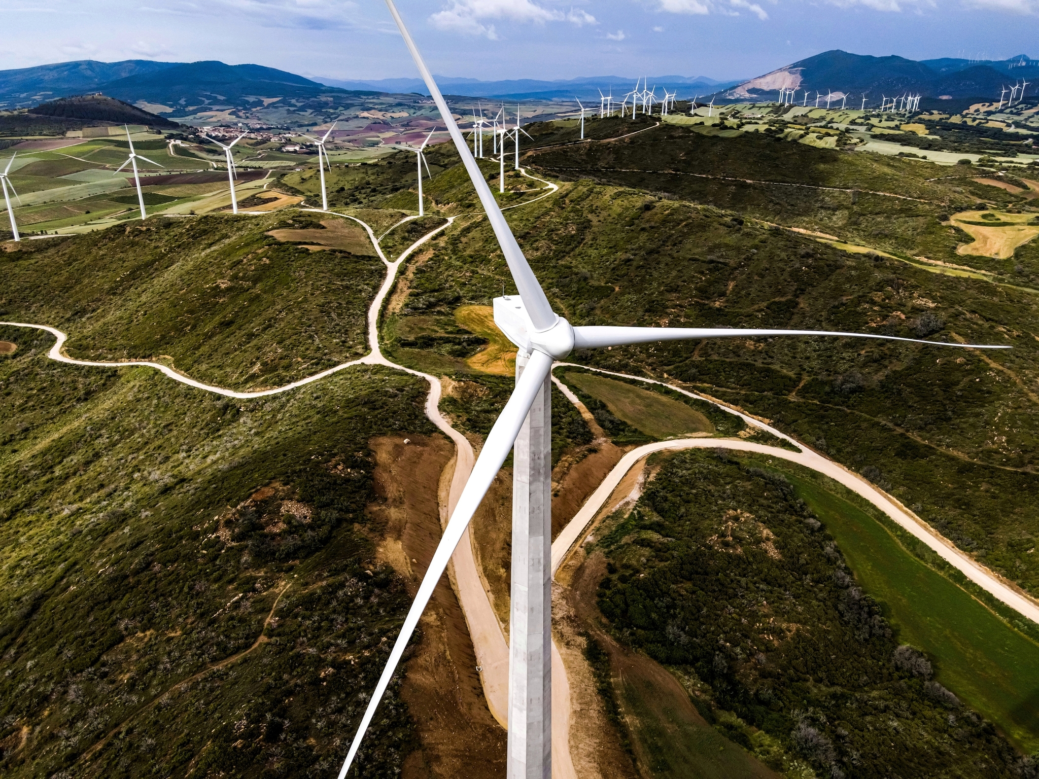 Cómo las renovables blindan a España del 'shock' energético de la guerra de Irán