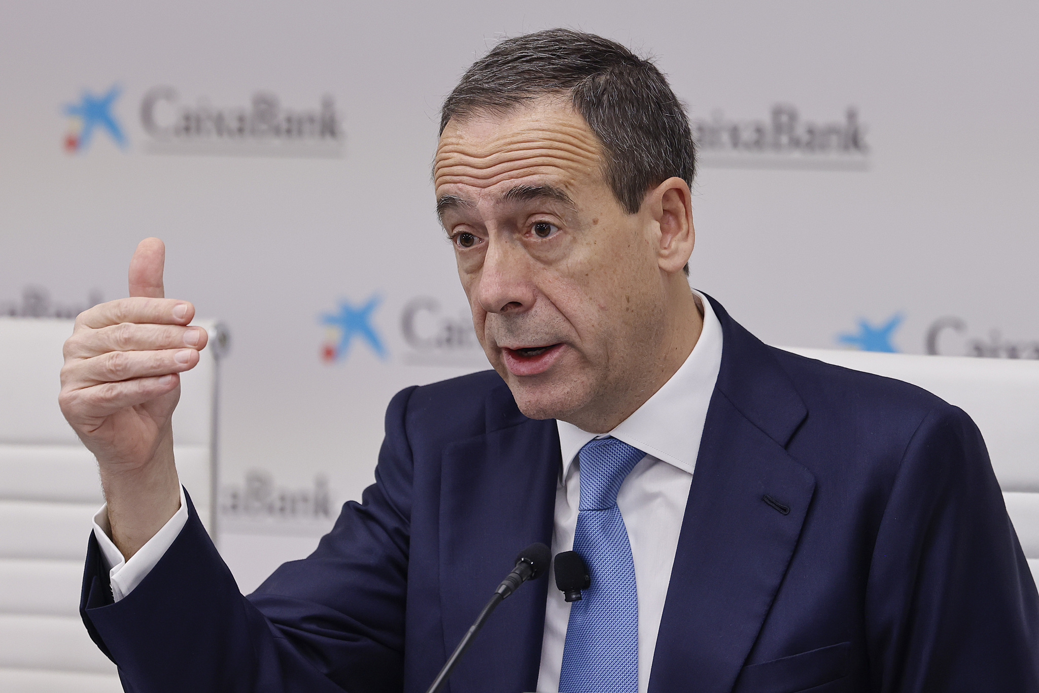 CaixaBank implanta un agente de IA en su banca digital