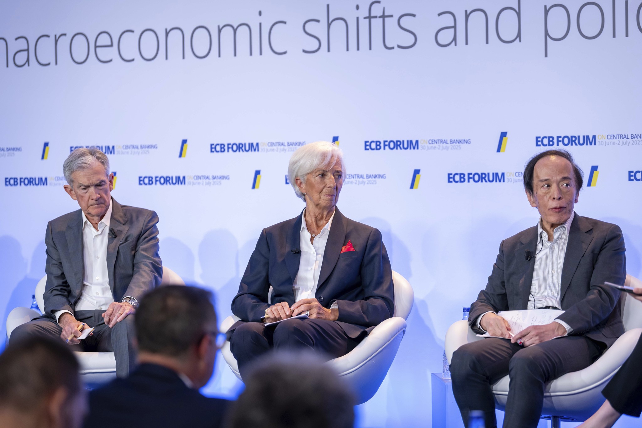 De största centralbankerna köper tid innan de höjer räntorna