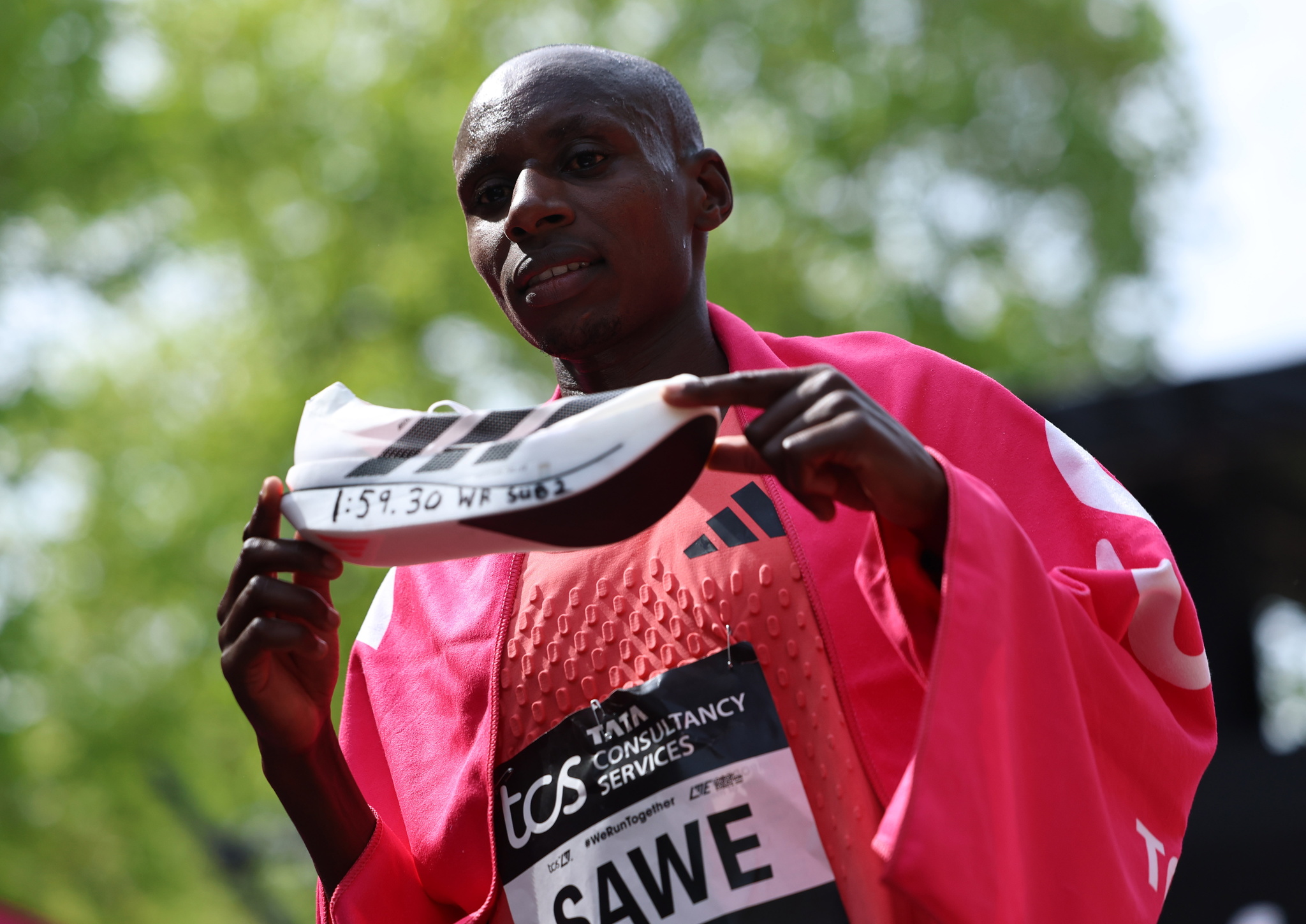 Adidas se impone en el maratón con sus "superzapatillas" de 97 gramos