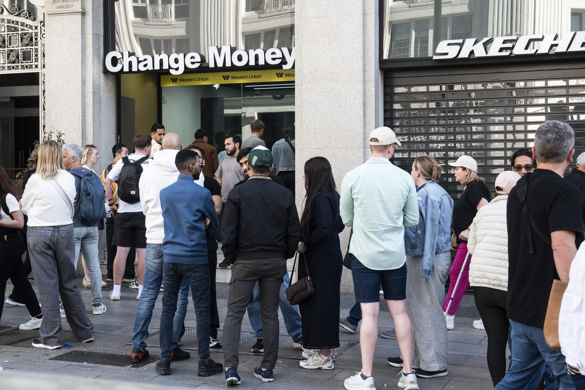 El Banco de España recomienda tener hasta 100 euros en efectivo en la víspera del aniversario del apagón