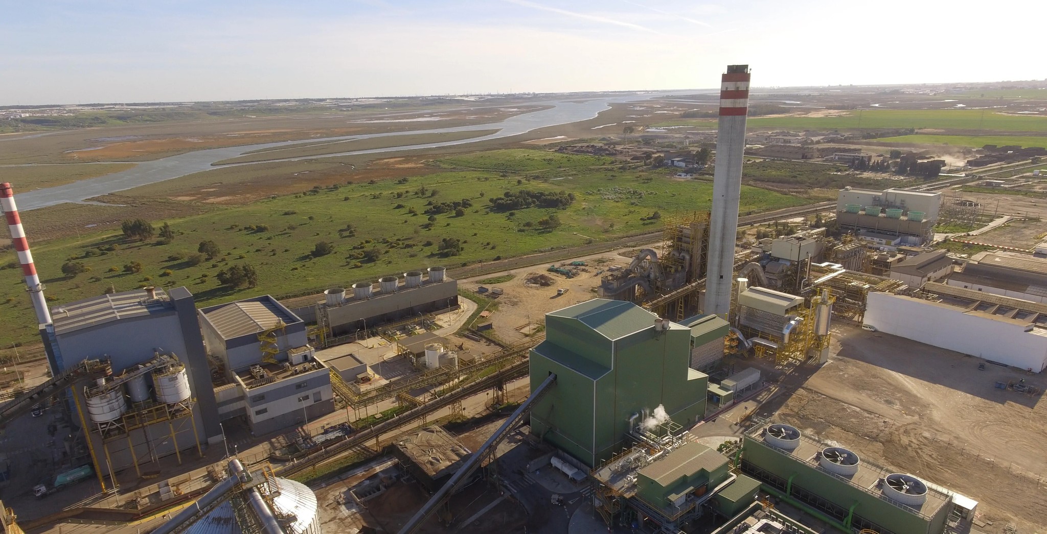 Ence pierde 17,6 millones hasta marzo por las huelgas en Navia y los temporales