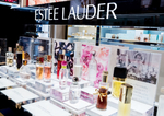 Estée Lauder gana un 44% más y eleva el alcance del plan de ajuste en plena fusión con Puig