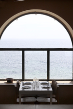 Mesas para comer en la costa