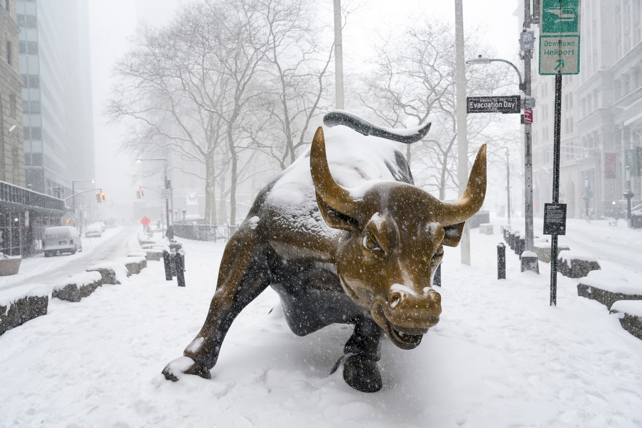 Los bancos de inversión de Wall Street triplican las ganancias de los europeos