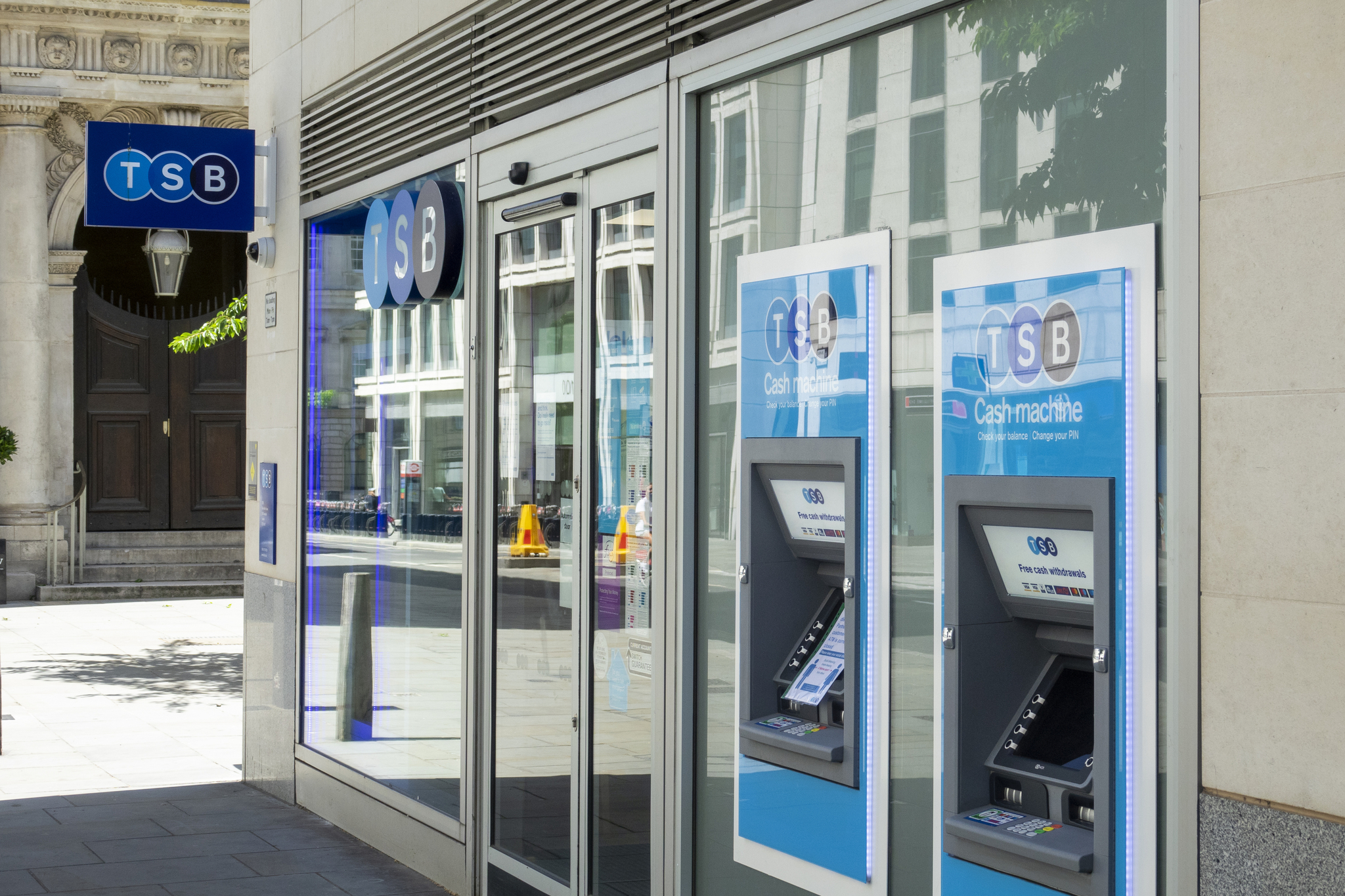 Santander påskyndar integrationen av TSB så att den inte sammanfaller med Webster