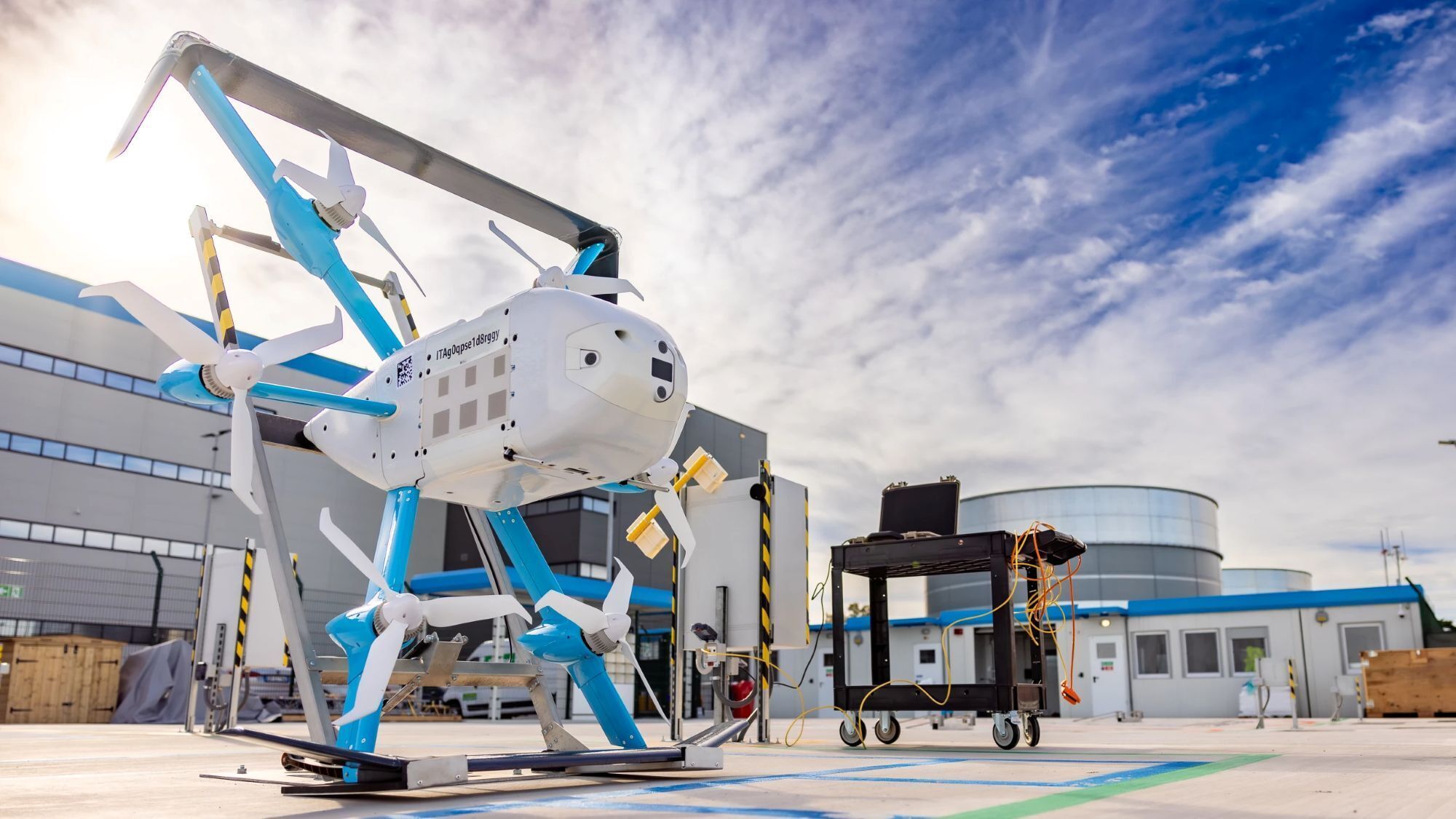 Amazon entrega sus primeros paquetes con dron en Inglaterra