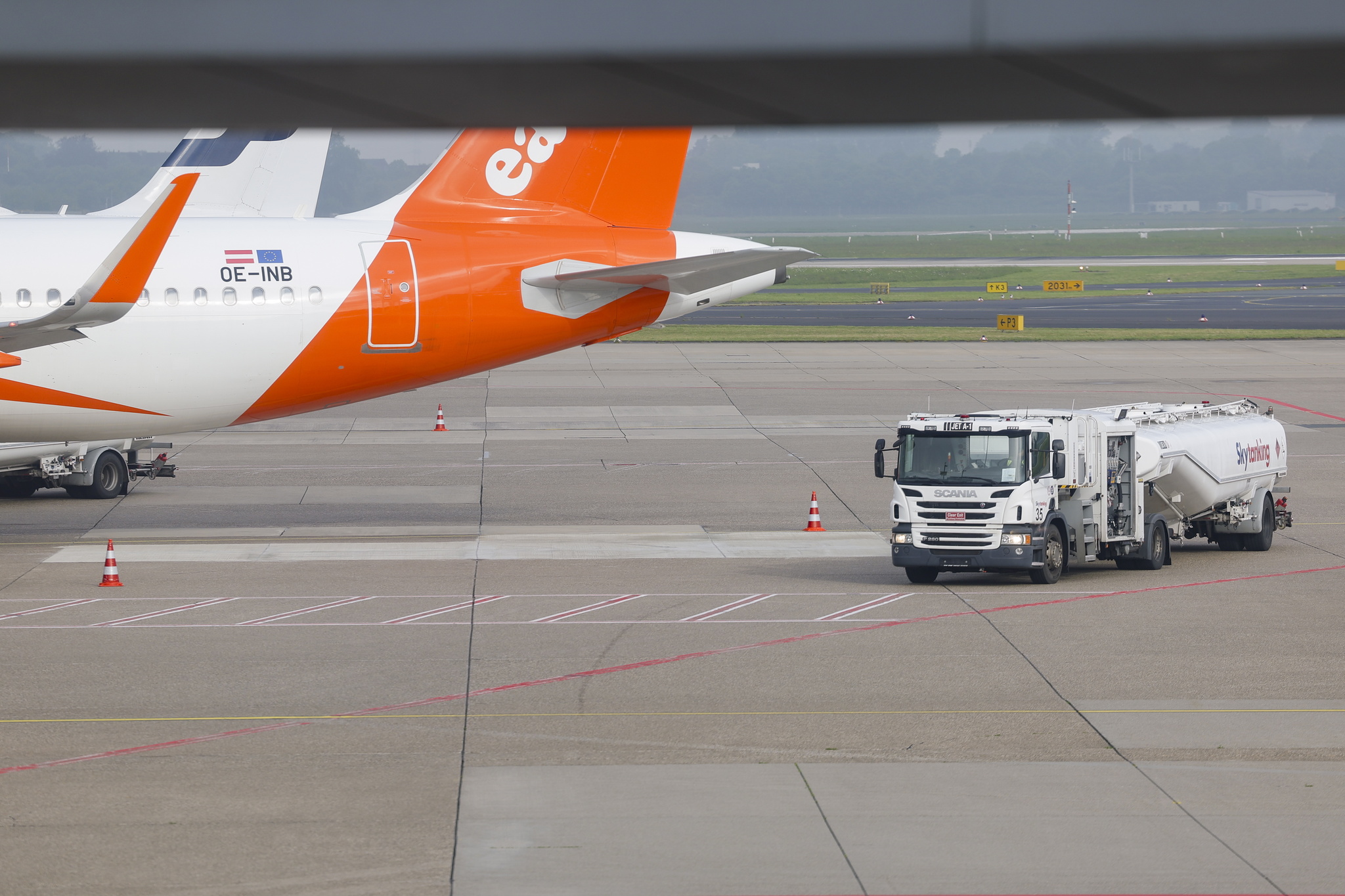 Bruselas da flexibilidad a la aviación ante la posible escasez de queroseno