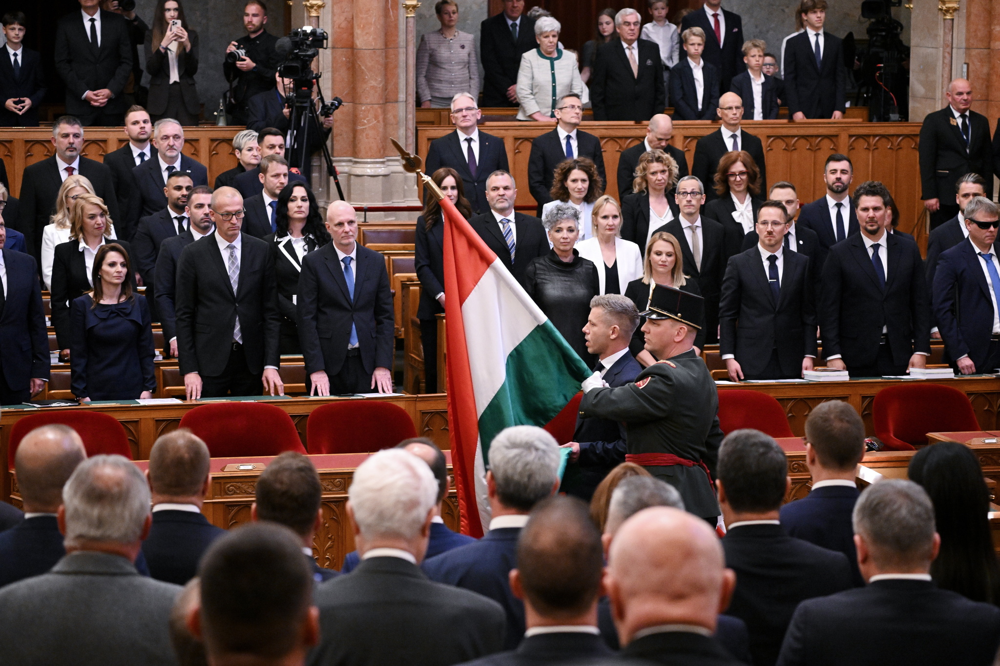 El conservador Magyar es el nuevo primer ministro de Hungría y pone fin a la era Orbán