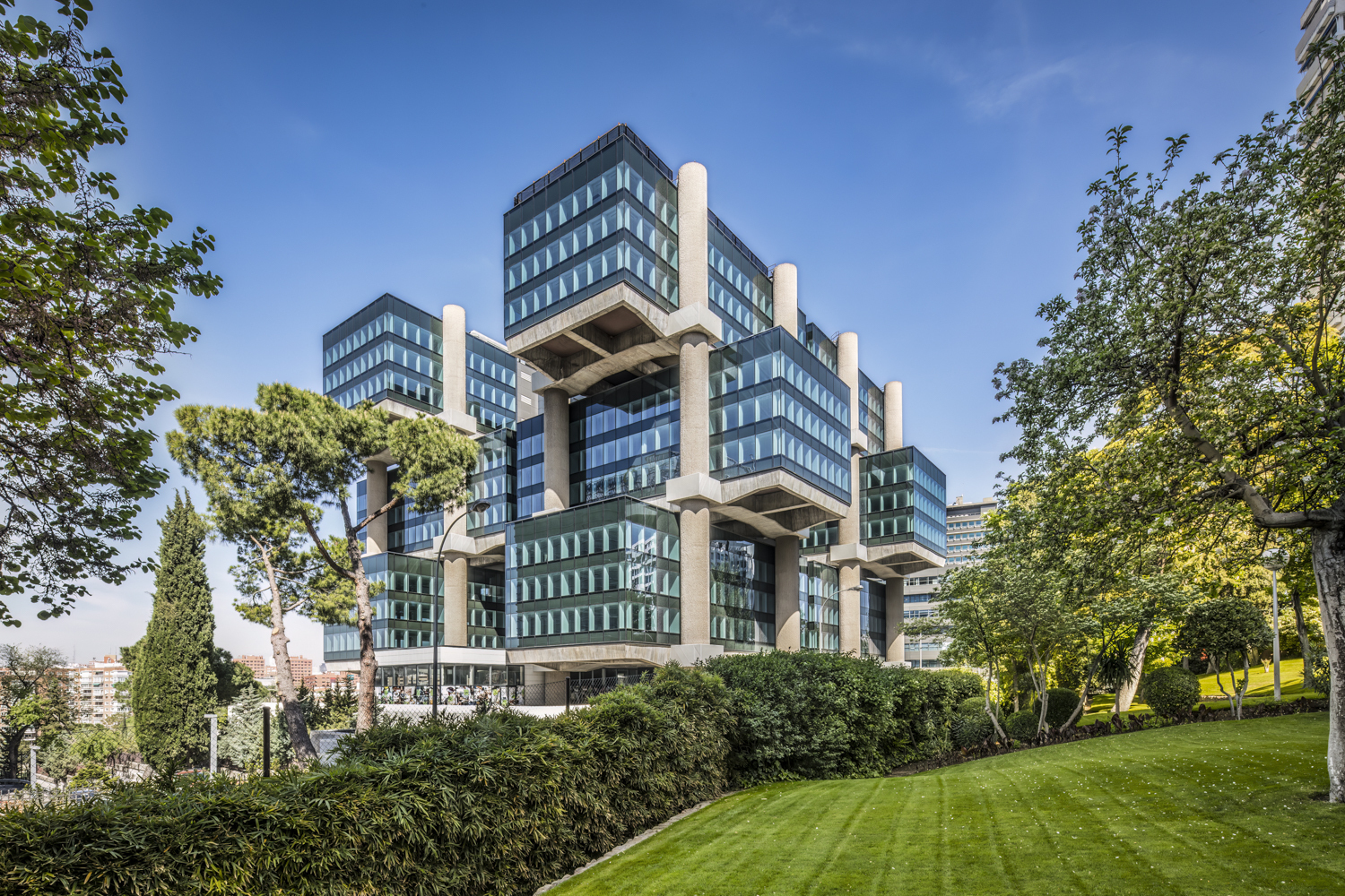 Atrea Real Estate compra el edificio de Los Cubos a Henderson Park por 91...
