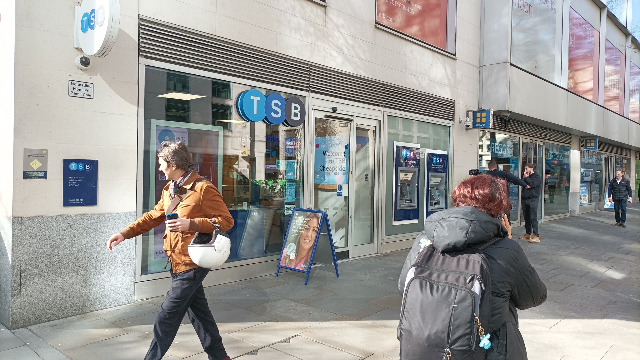 Santander UK prescinde de cuatro directivos de TSB y comenzará el traspaso de empleados en octubre