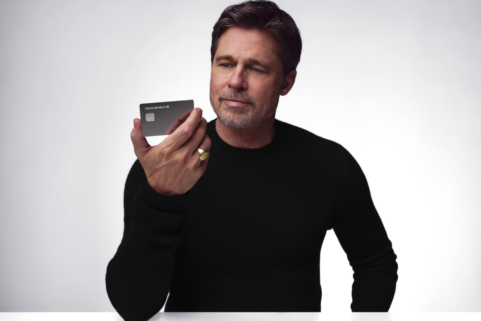 Trade Republic ficha a Brad Pitt como embajador de marca y sube su cuenta al 3,04 %