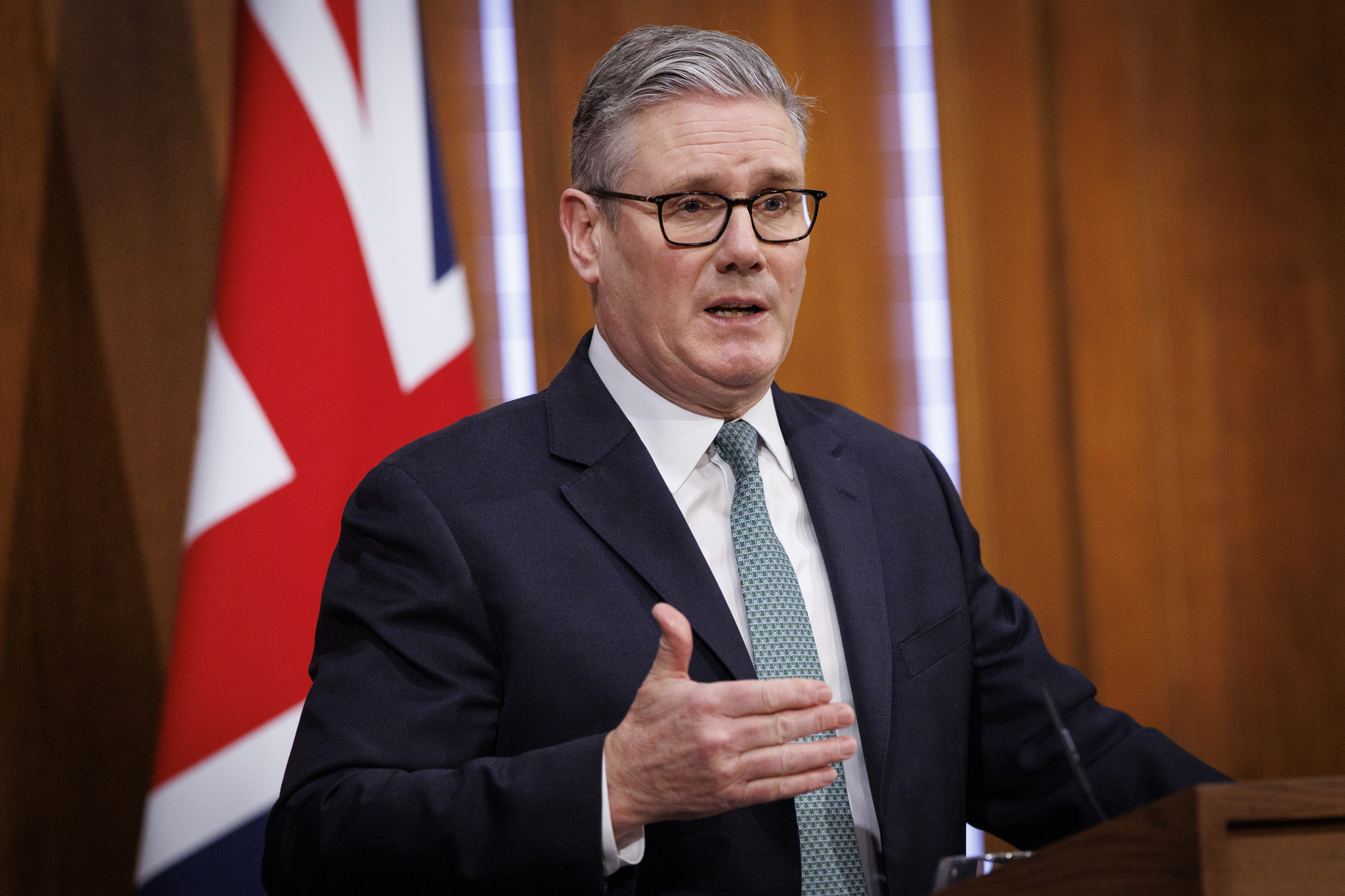 Starmer se niega a dimitir pese al creciente goteo de diputados que le exigen que se vaya