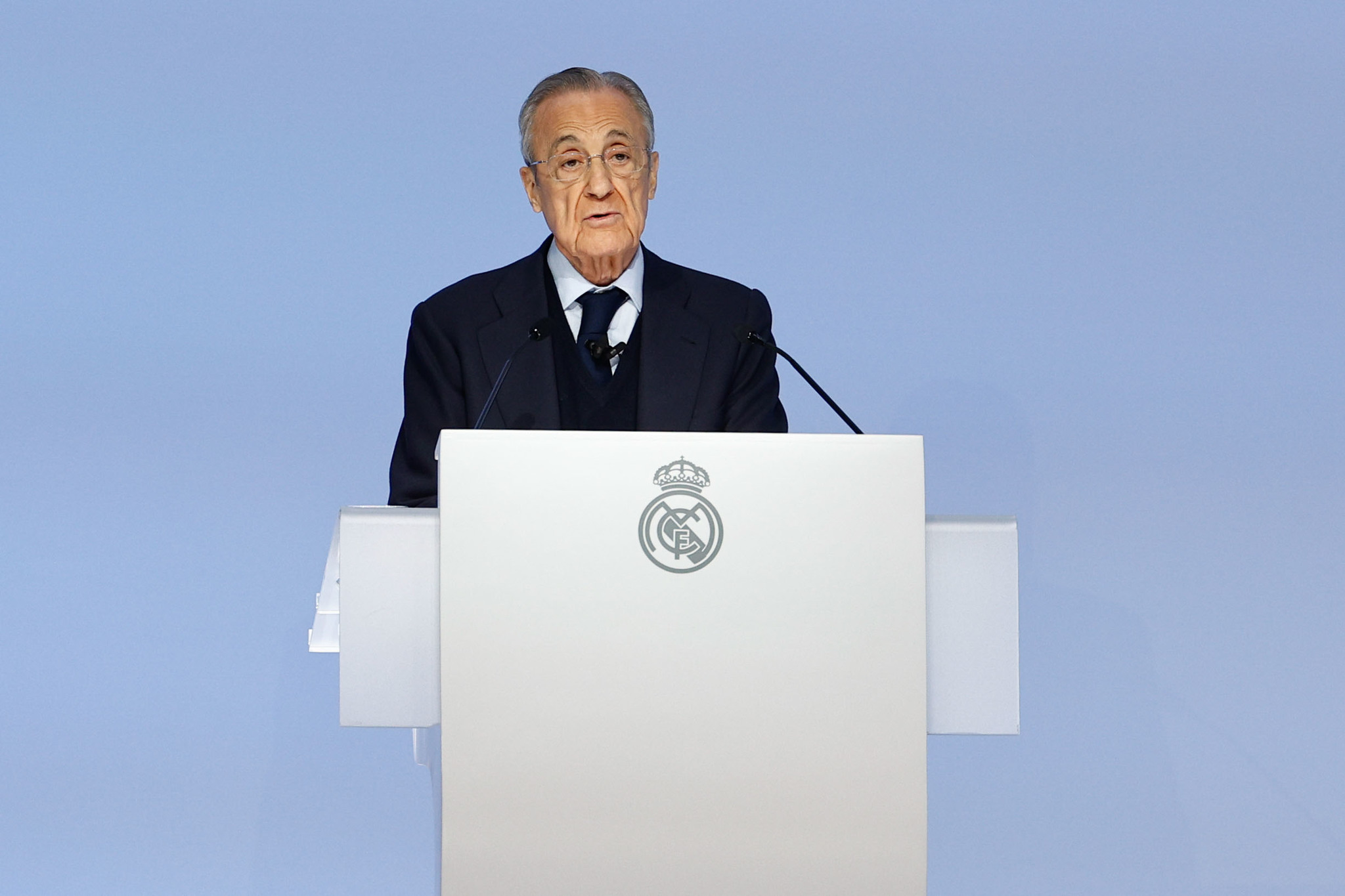 Florentino Pérez kommer att dyka upp i eftermiddag efter mötet i Real Madrids styrelse