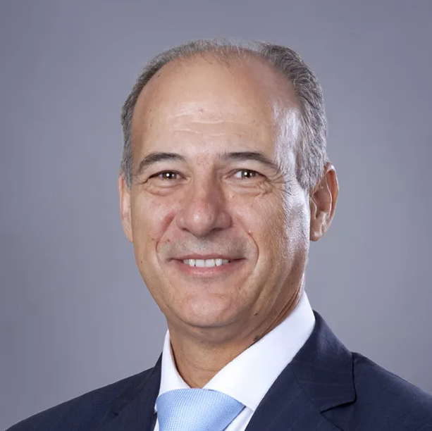 EM&E ficha a un exvocal de Hispasat para su consejo