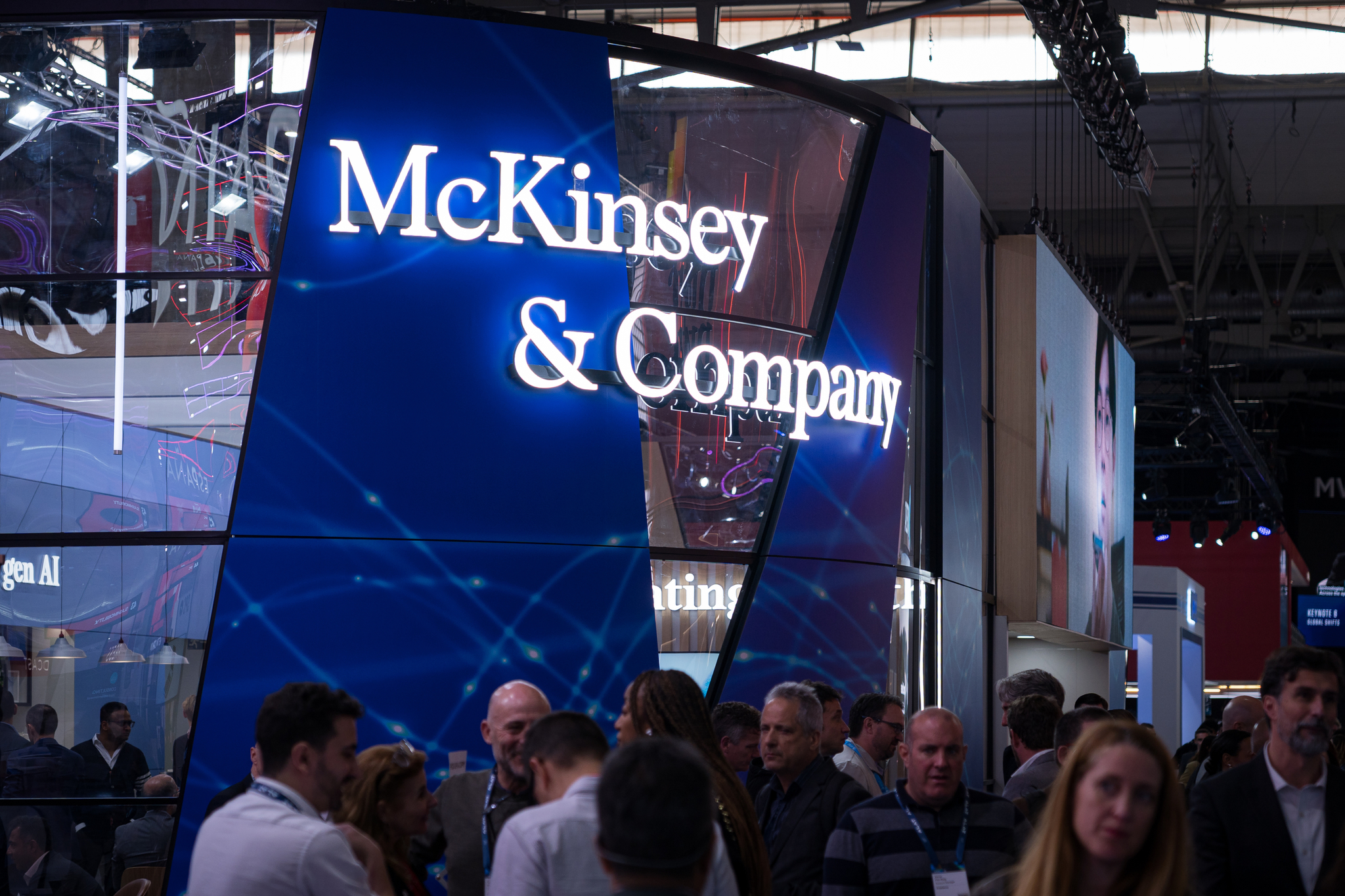 McKinsey reducirá la remuneración de sus socios en una reestructuración...