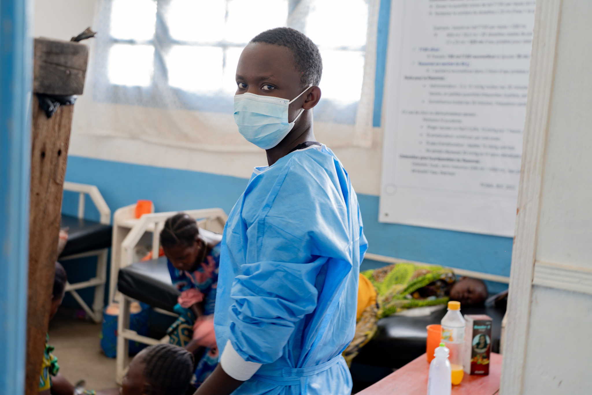 El brote de ébola en Congo deja ya más de un centenar de muertos y la OMS decreta alarma internacional