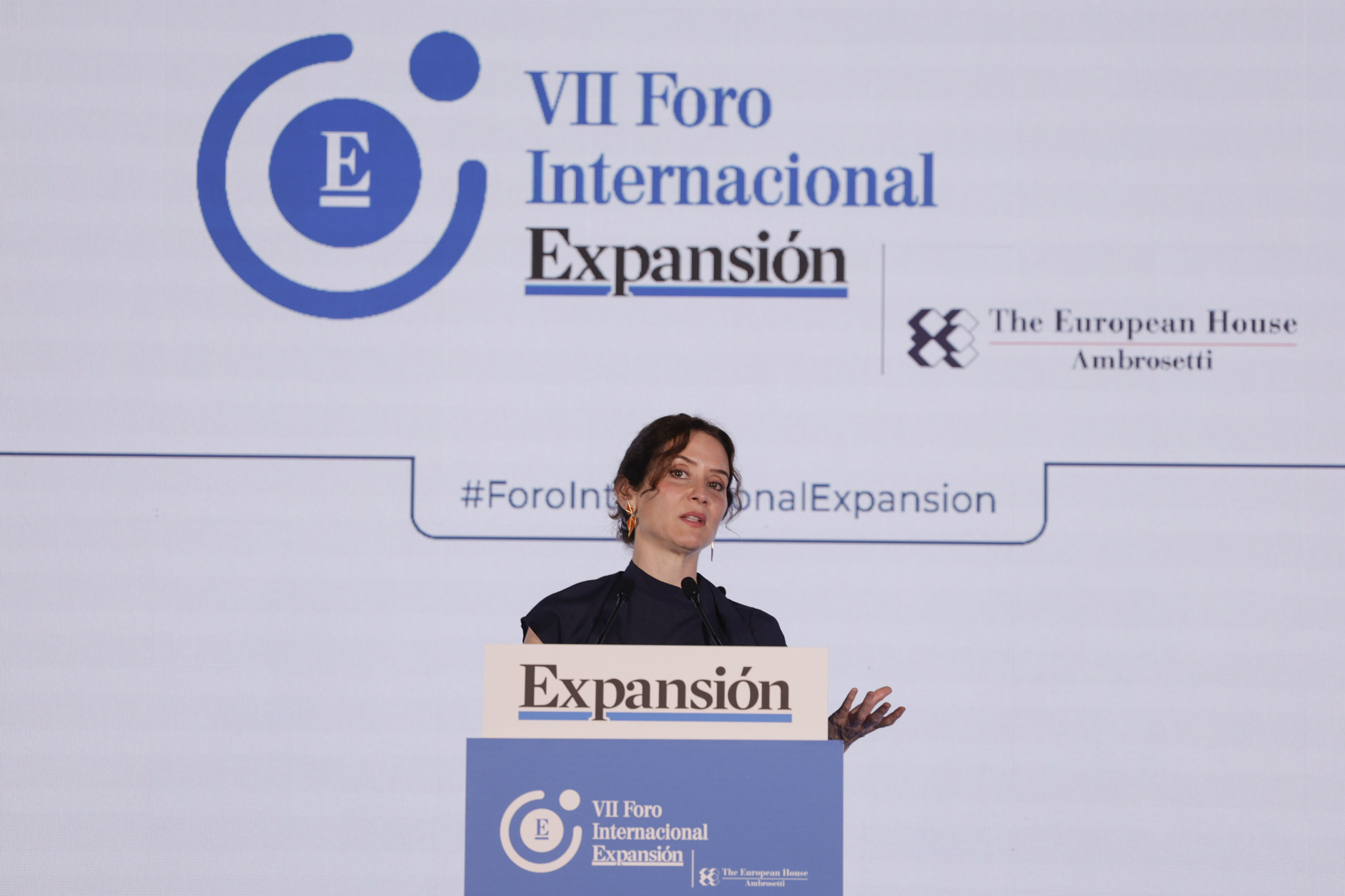 Ayuso: "Estamos en contra de inmiscuirnos en los consejos de las empresas ni en sus decisiones"