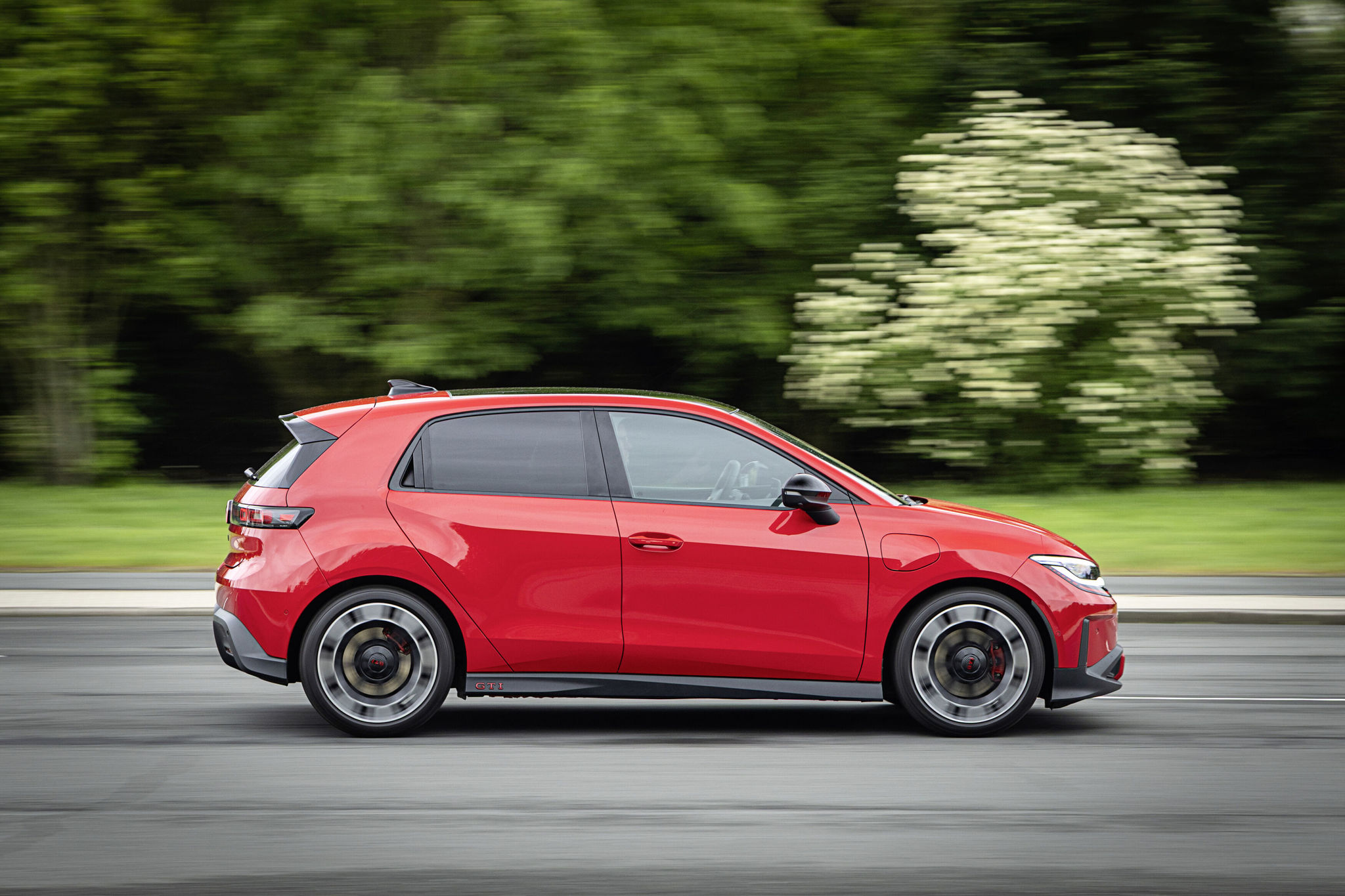 Coches eléctricos españoles: así son los nuevos Volkswagen, Cupra y Skoda...