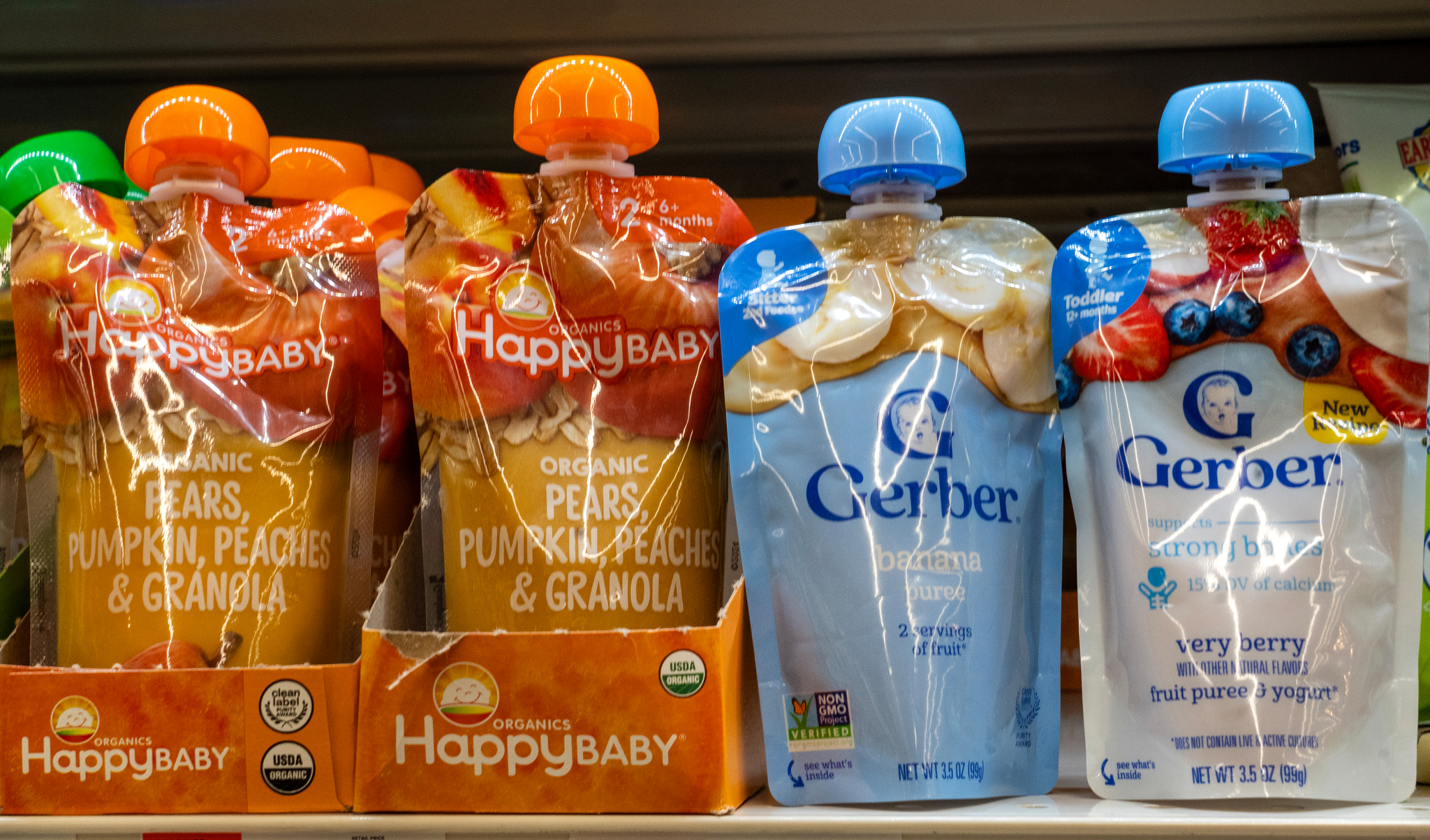Nestlé y Danone vuelven a toparse con la alimentación infantil: detectan microplásticos en los purés
