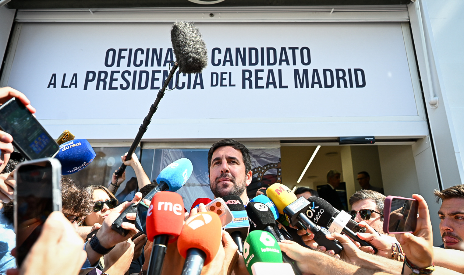 Riquelme critica la reforma del Bernabéu y promete más peso del socio en el Real Madrid