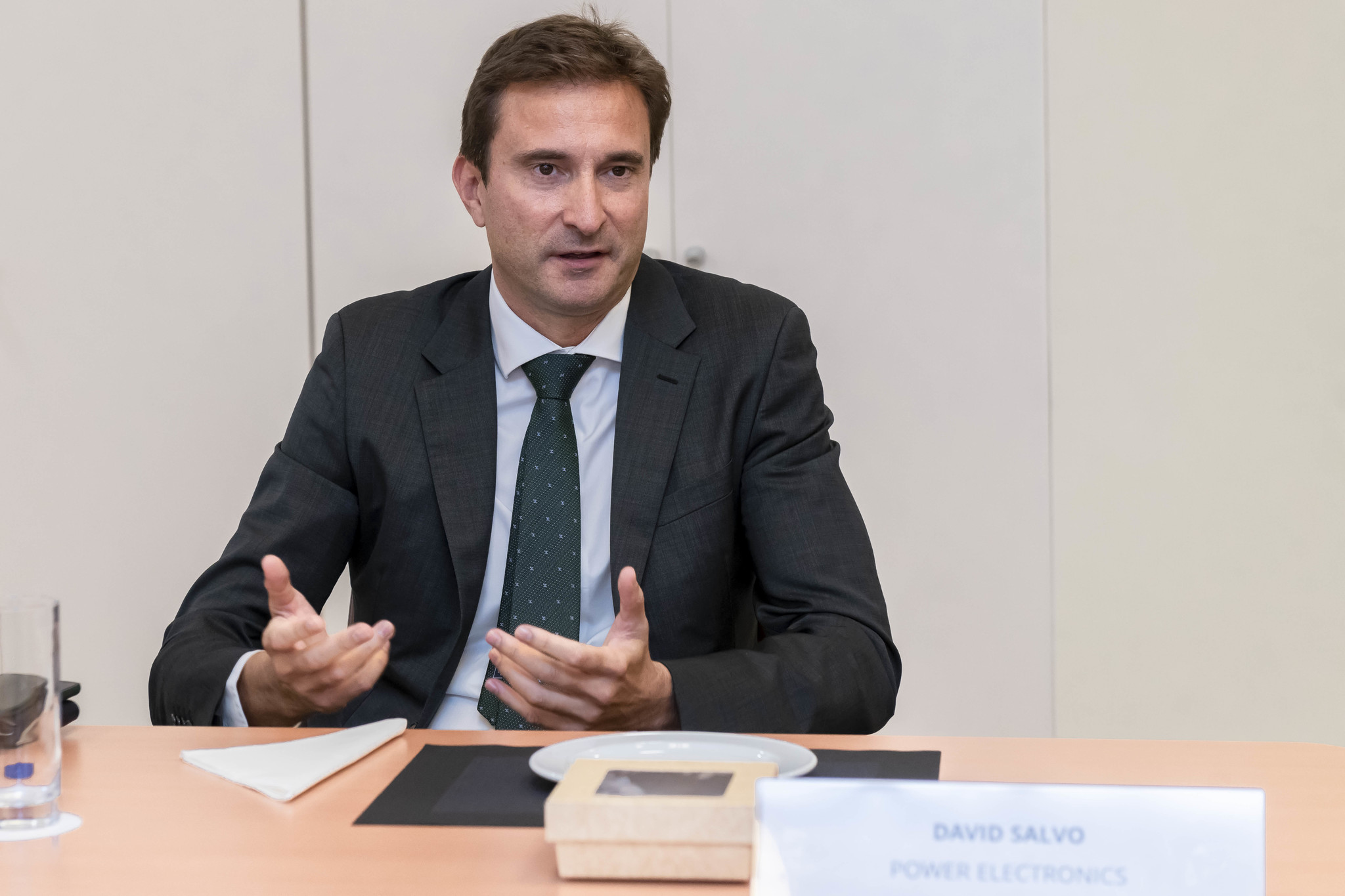 Power Electronics gana más pero paga menos dividendo