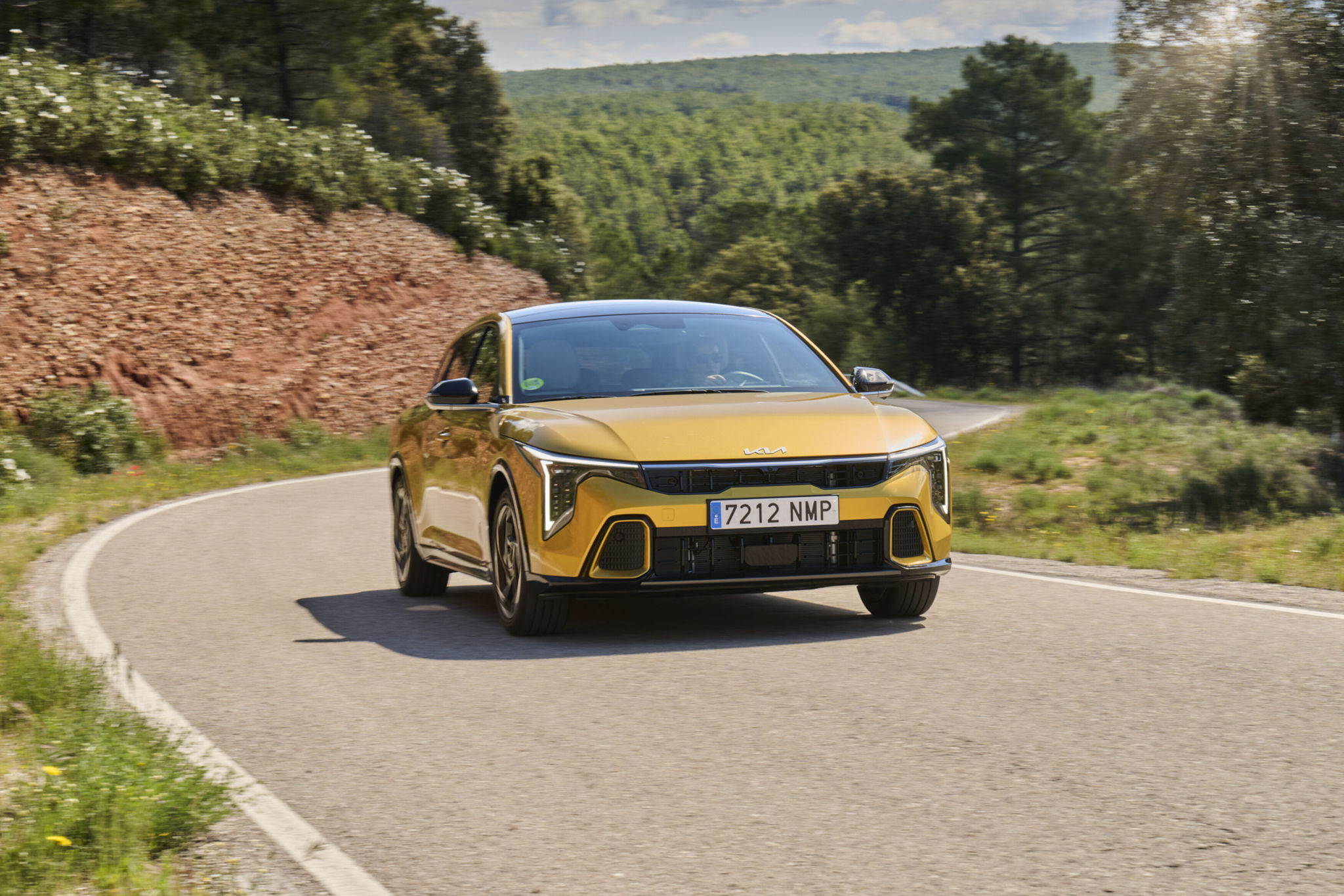 Kia K4: el nuevo compacto coreano que apuesta por motores híbridos y de combustión