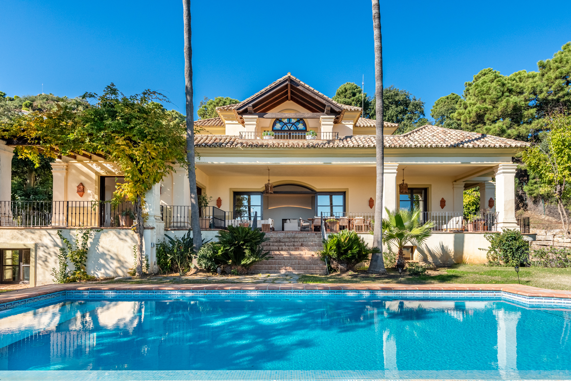 Marbella e Ibiza: las dos caras del inmobiliario español