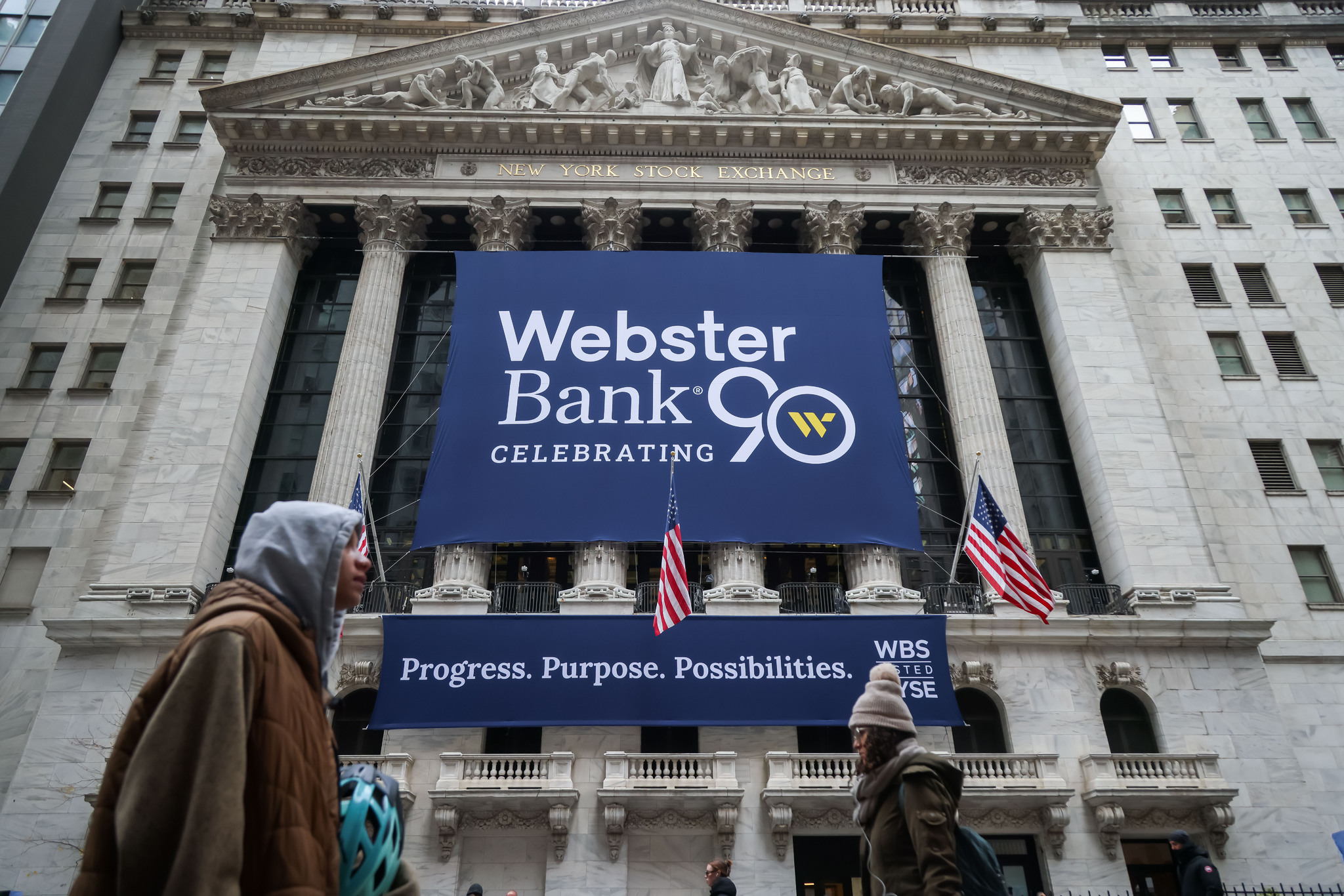 La junta de Webster aprueba con un apoyo de solo el 58% los bonus pactados con Santander