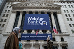 La junta de Webster aprueba con un apoyo de solo el 58% los bonus pactados con Santander