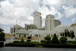 El magnate Tilman Fertitta compra los casinos Caesars por 15.125 millones