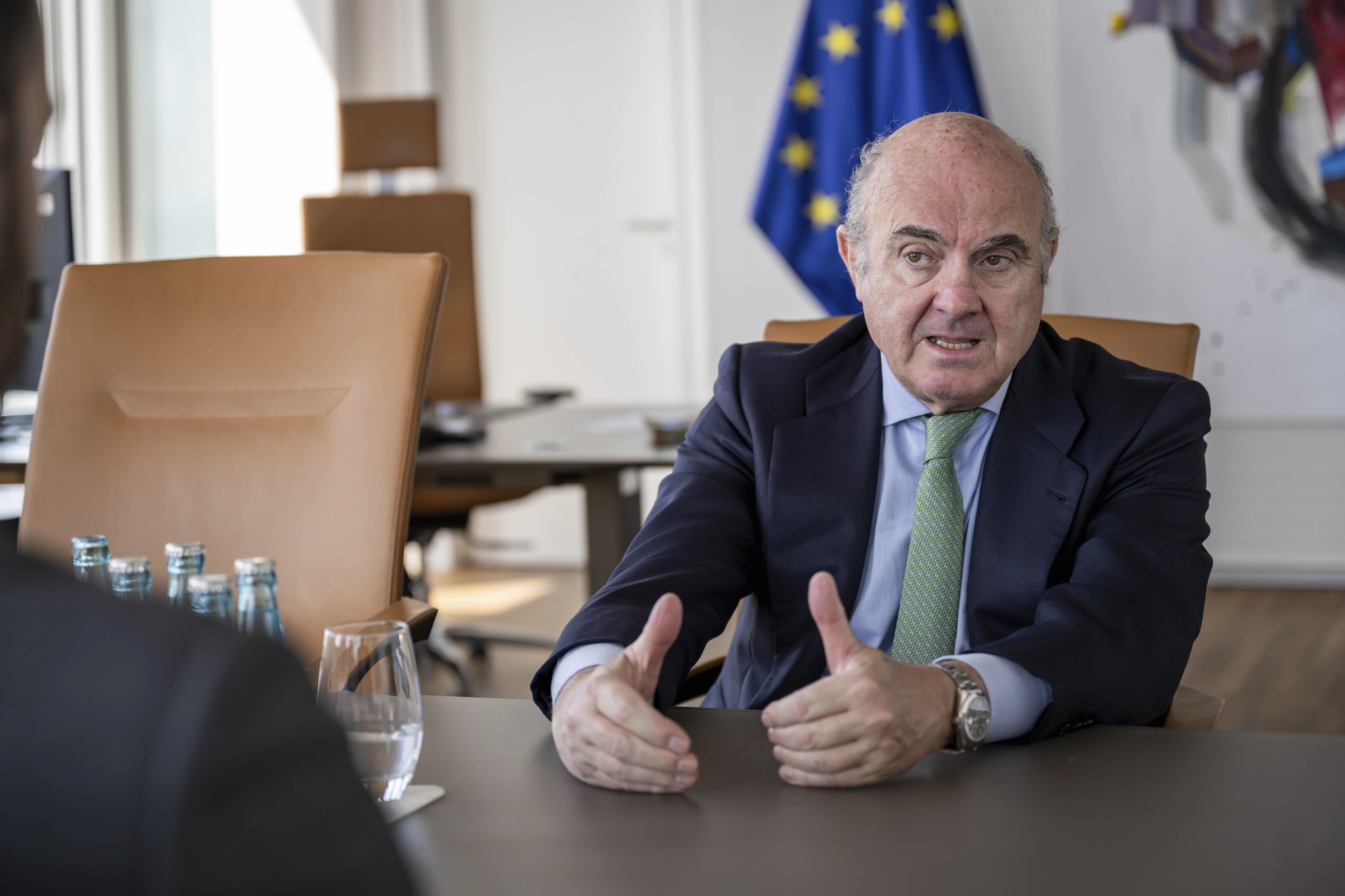 Luis de Guindos: "El Estado debería salir de CaixaBank"