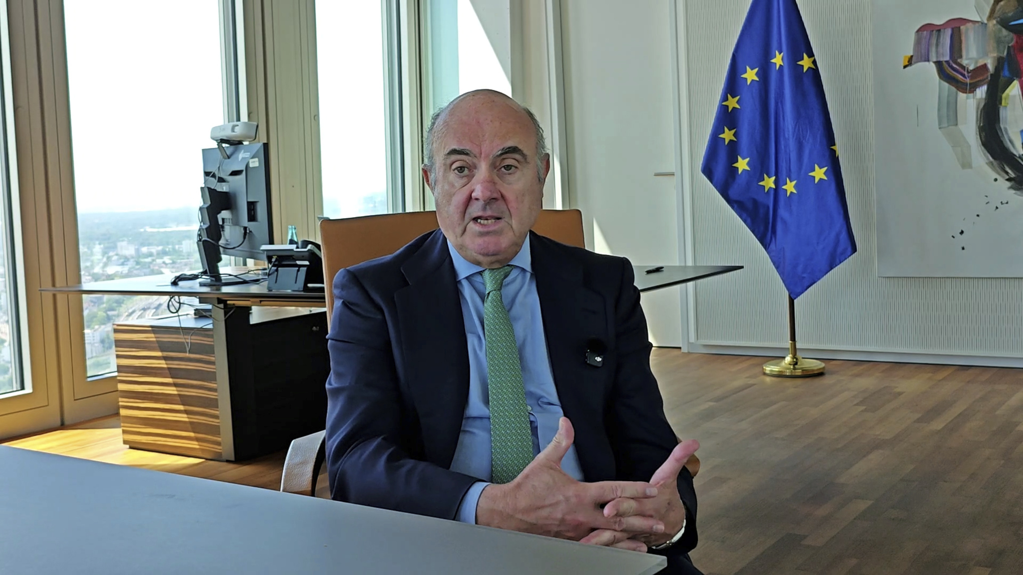 Luis de Guindos: "Sería un error reducir los niveles de capital de la banca"