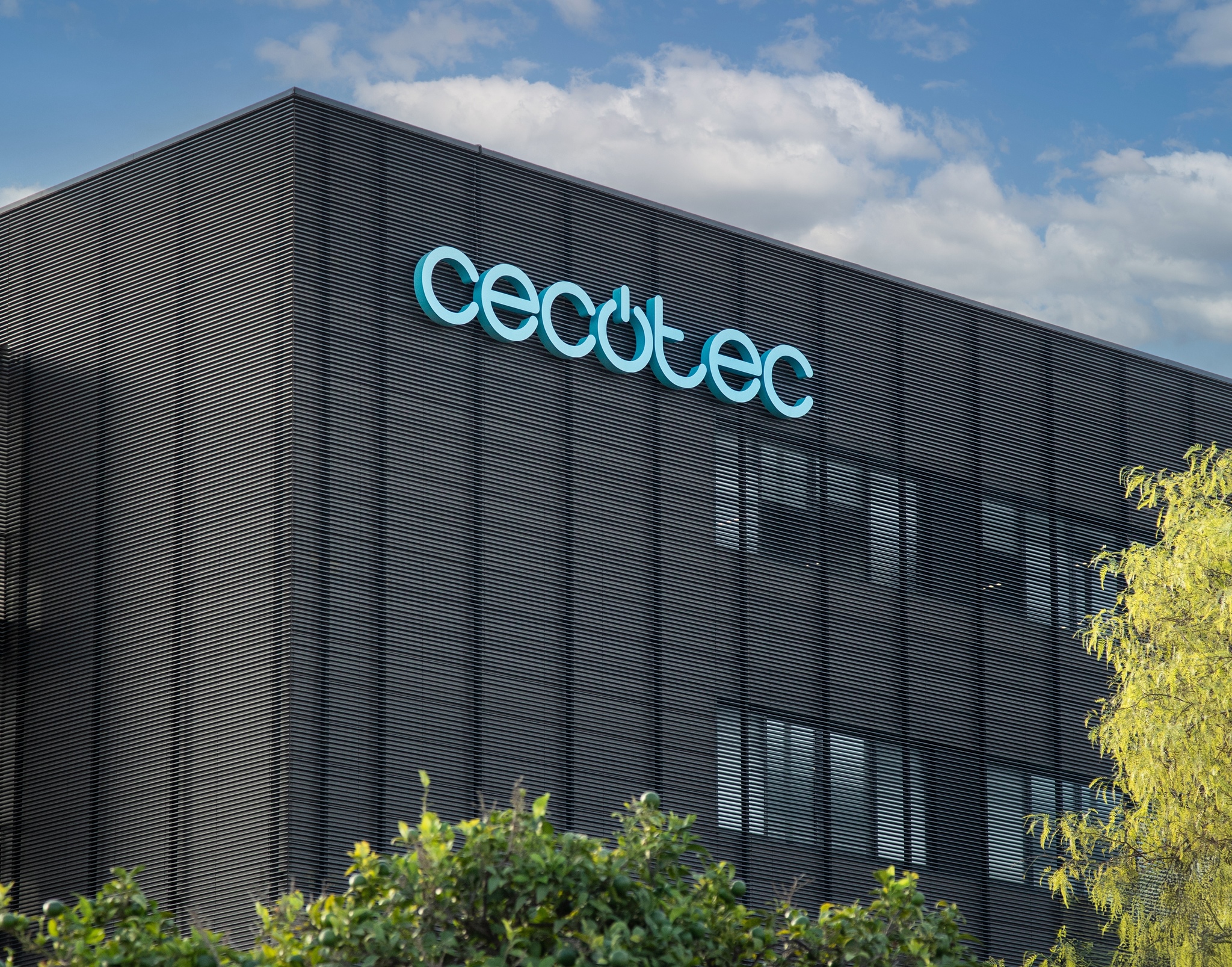 Cecotec inyecta 100 millones en inHAUS para construir 6.000 viviendas industrializadas al año