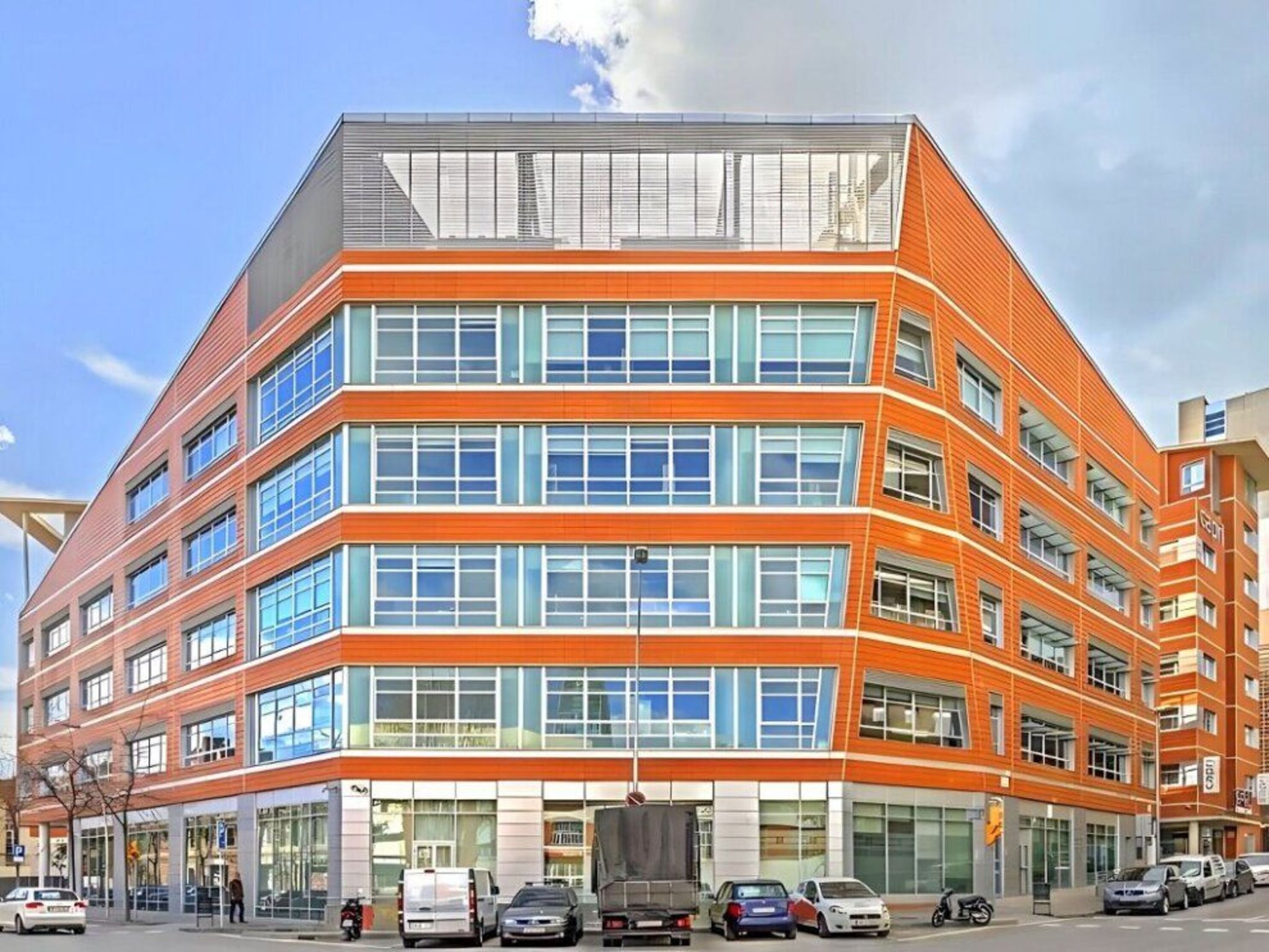El sector de la educación da alas a las oficinas en España
