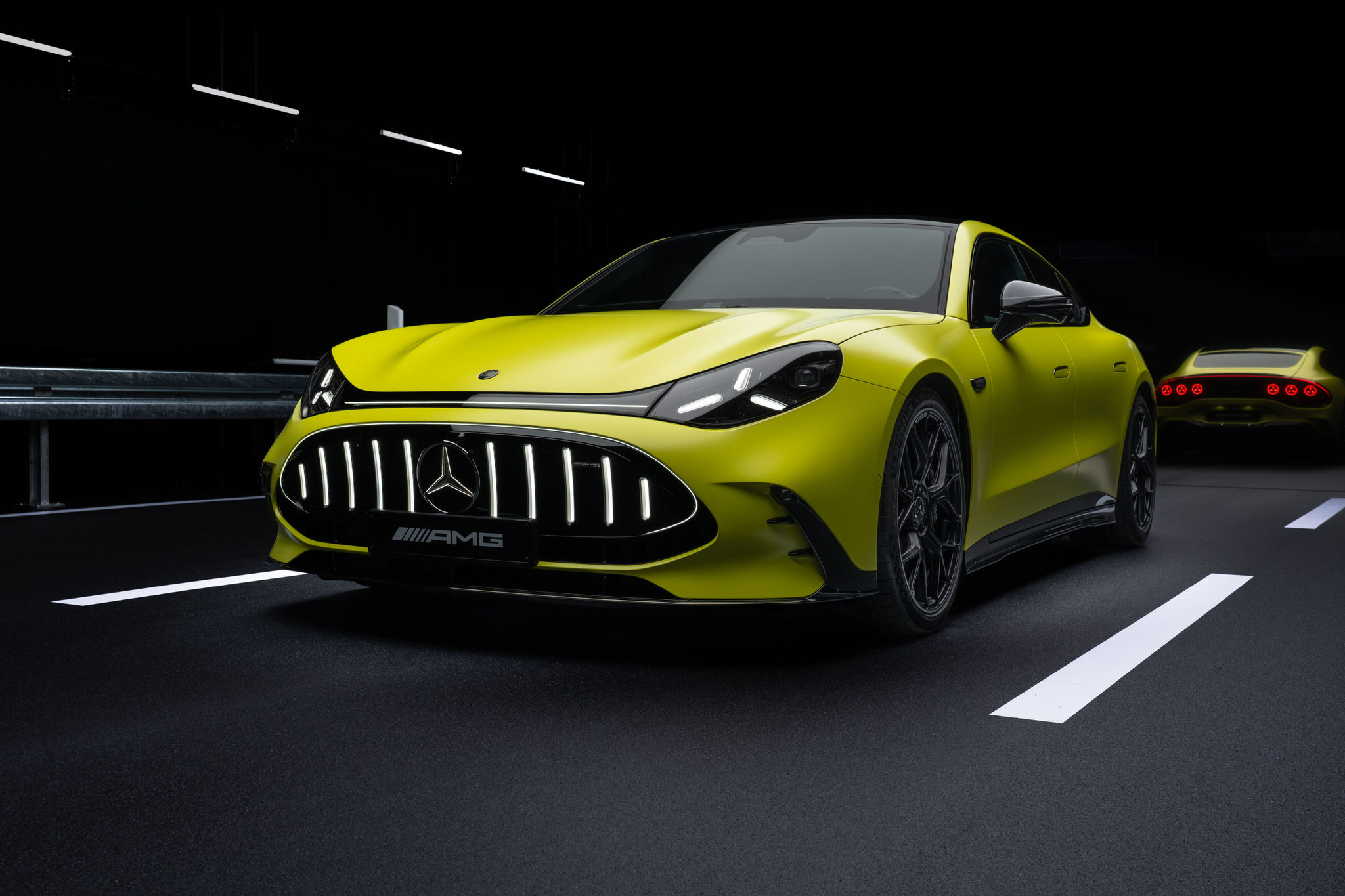 La alternativa de Mercedes-AMG al Ferrari Luce ya tiene precio: una bestia de 1.169 CV que ruge como un V8 El nuevo Mercedes-AMG GT 4 puertas Coupé combina tres motores eléctricos de flujo axial con una batería de 106 kWh que le otorga una autonomía homologada de hasta 696 kilómetros. Leer